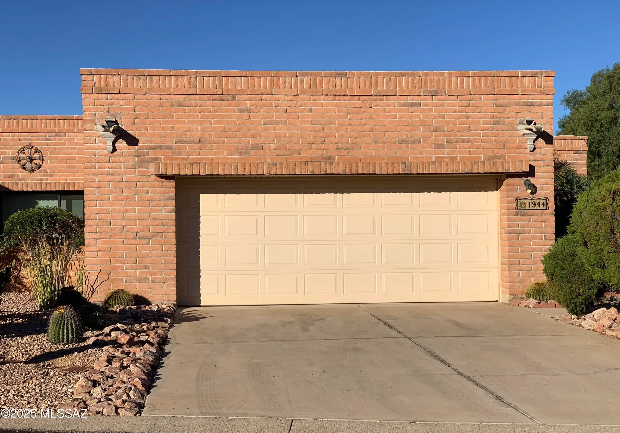 Property Slideshow image 2 of 2 | 1944 w myrtlewood ln, Tucson, AZ, 85704
