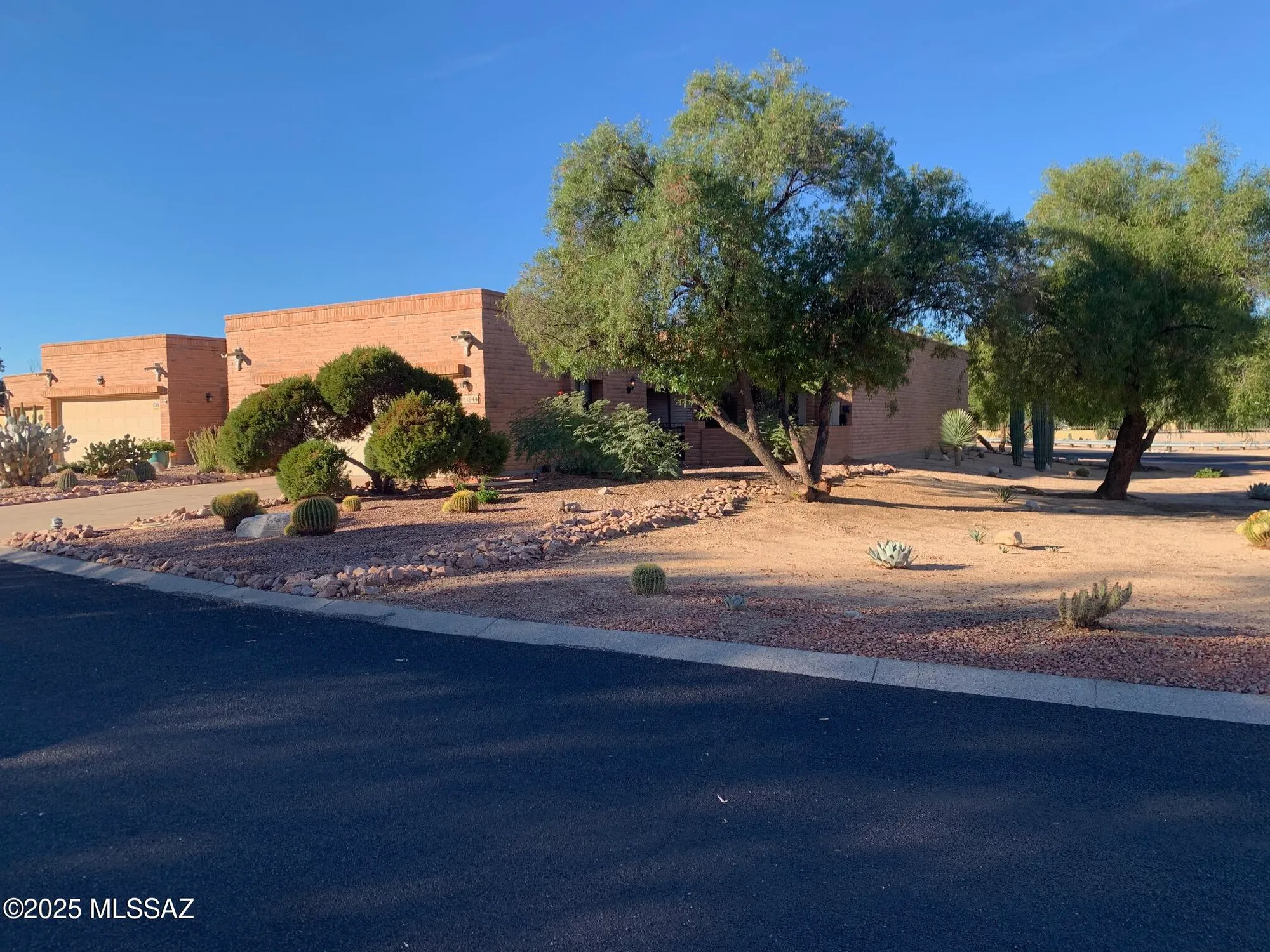 Property Slideshow image 1 of 2 | 1944 w myrtlewood ln, Tucson, AZ, 85704