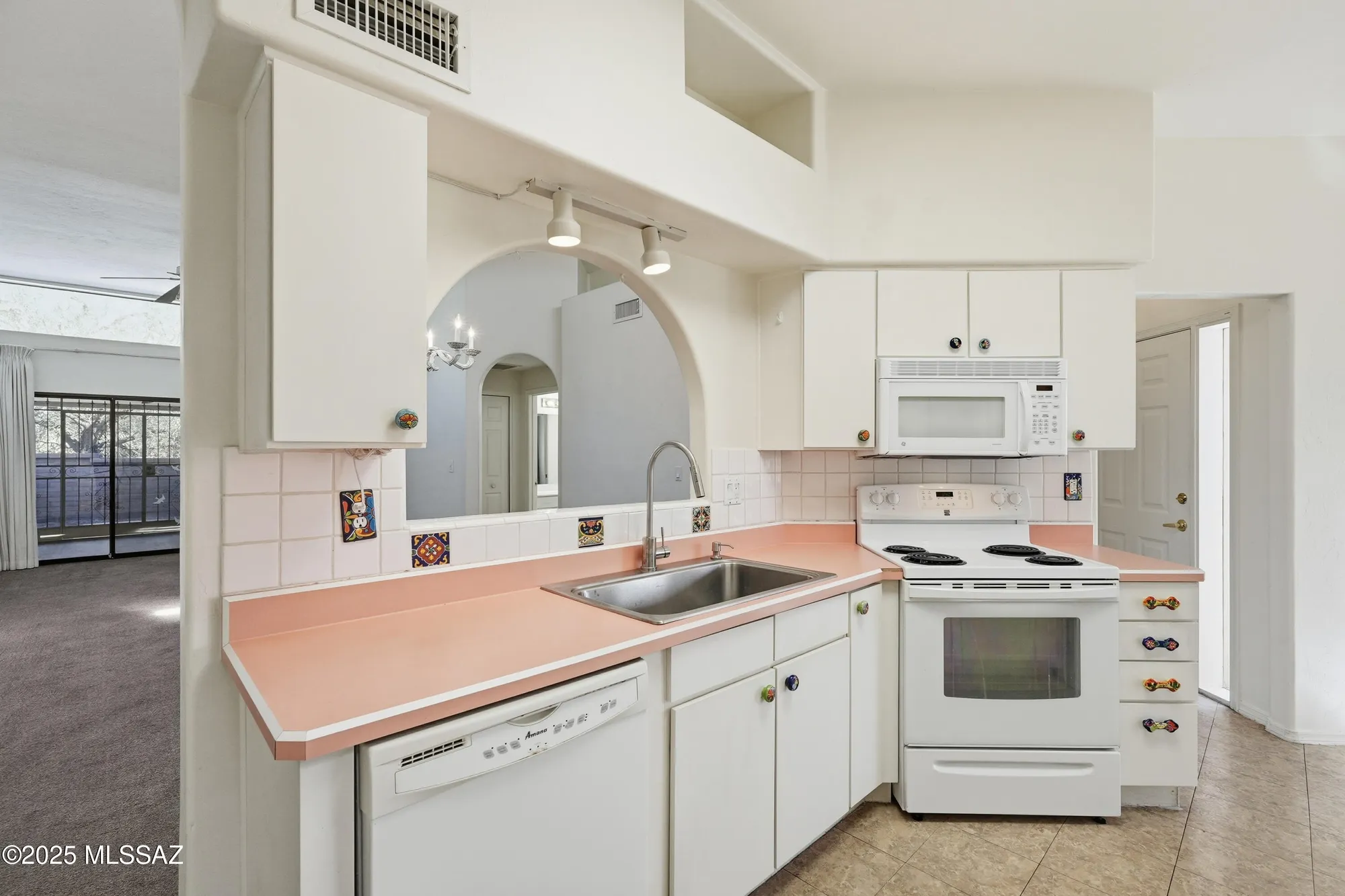 Property Slideshow image 9 of 42 | 988 w calle de emilia, Green Valley, AZ, 85614