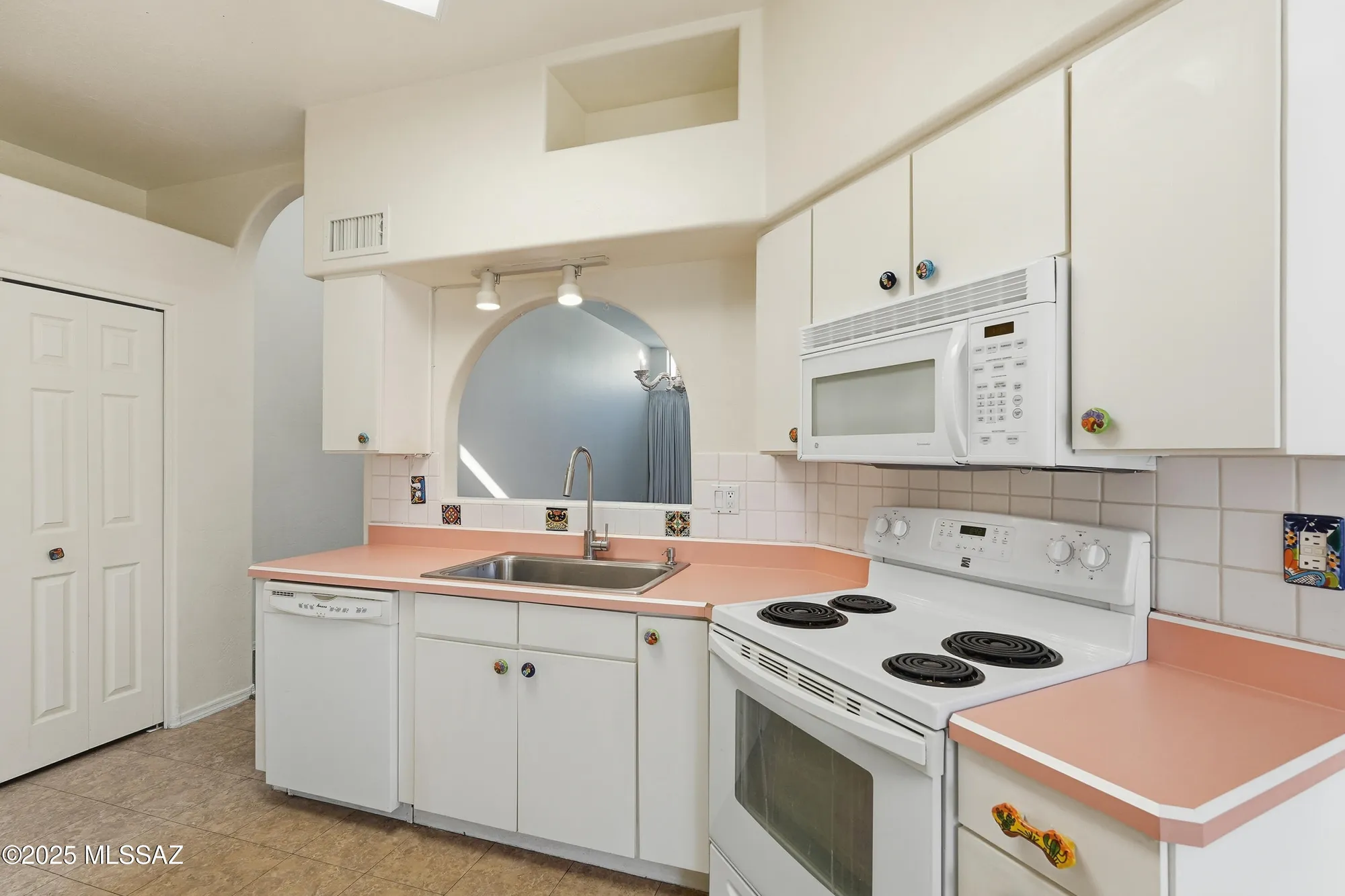 Property Slideshow image 10 of 42 | 988 w calle de emilia, Green Valley, AZ, 85614