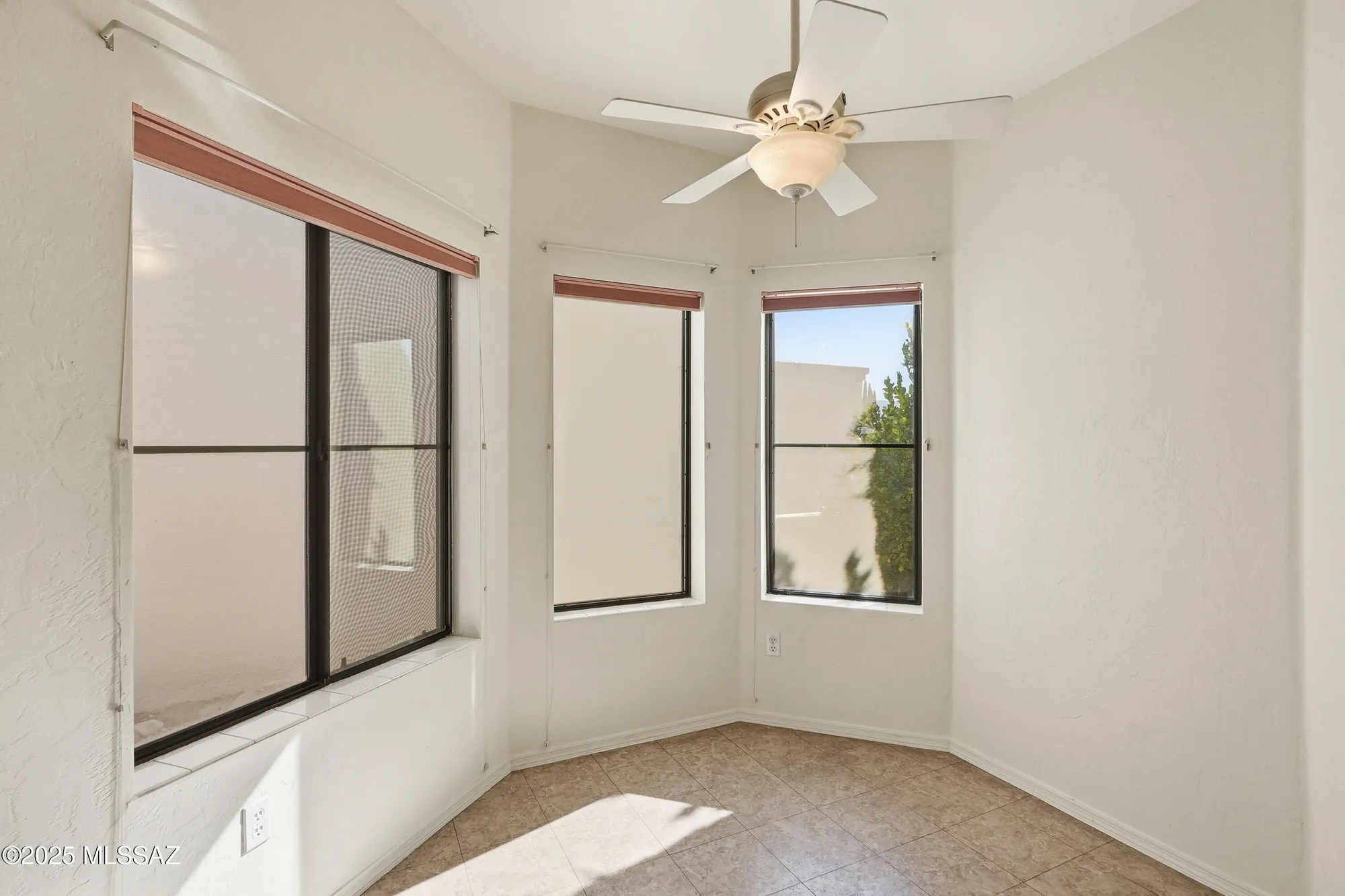 Property Slideshow image 12 of 42 | 988 w calle de emilia, Green Valley, AZ, 85614