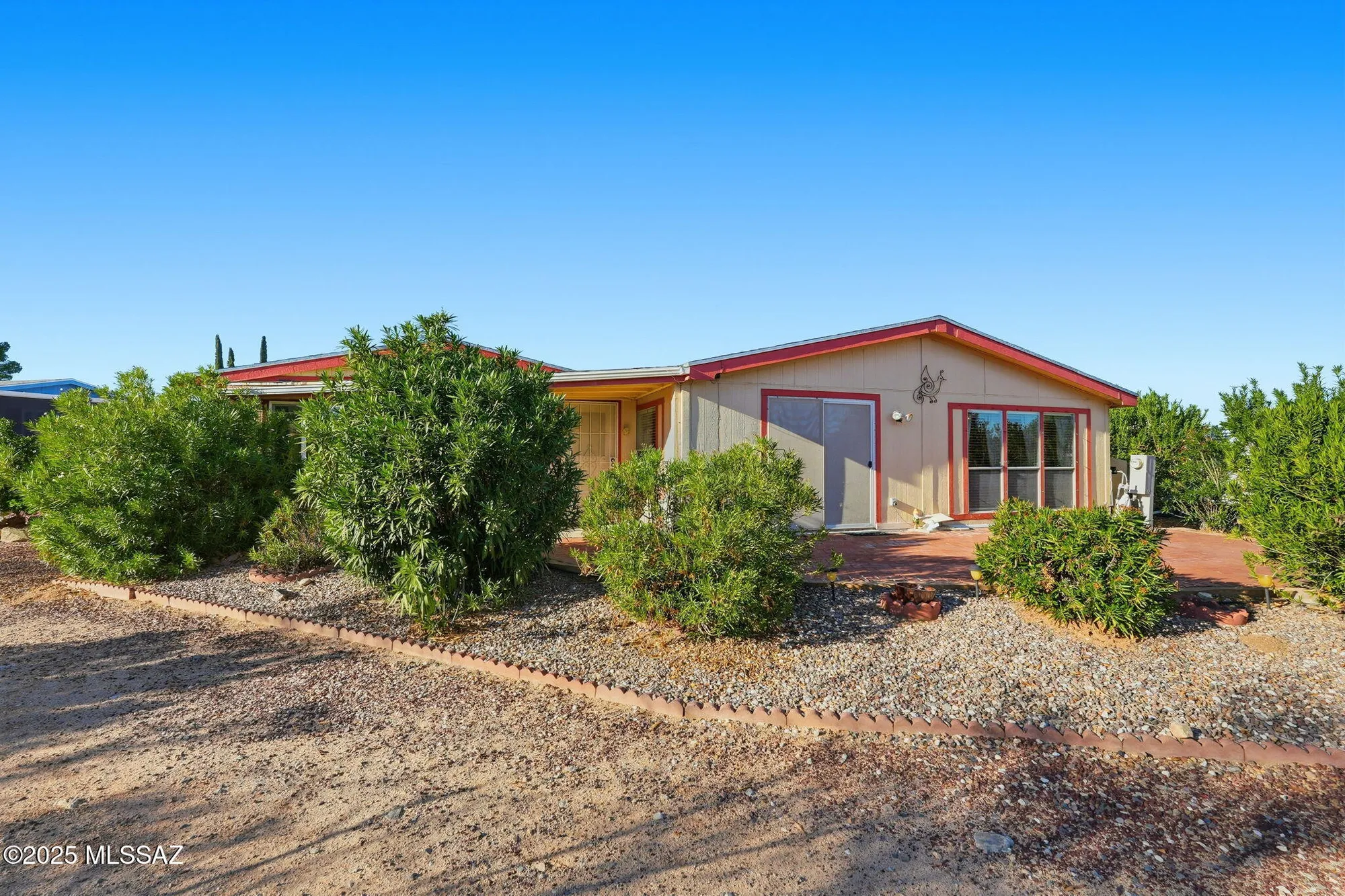 Property Slideshow image 2 of 35 | 155 w pinon dr, Green Valley, AZ, 85614