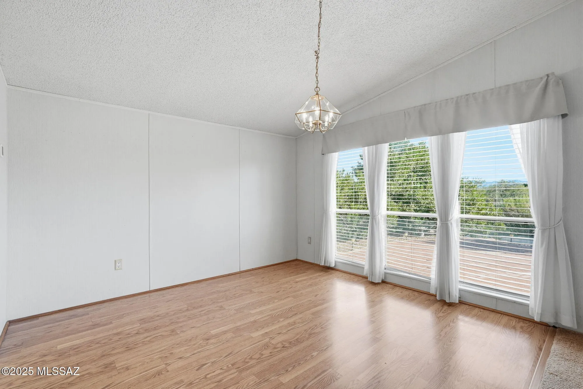 Property Slideshow image 6 of 35 | 155 w pinon dr, Green Valley, AZ, 85614