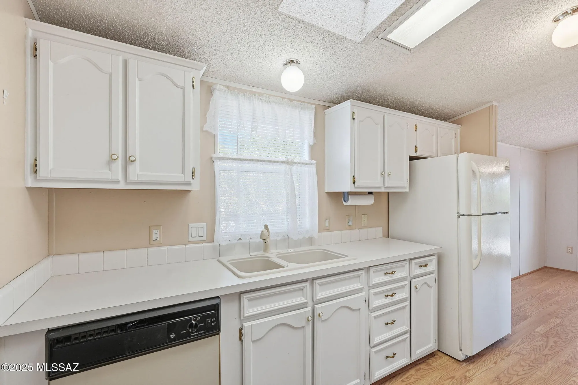 Property Slideshow image 7 of 35 | 155 w pinon dr, Green Valley, AZ, 85614