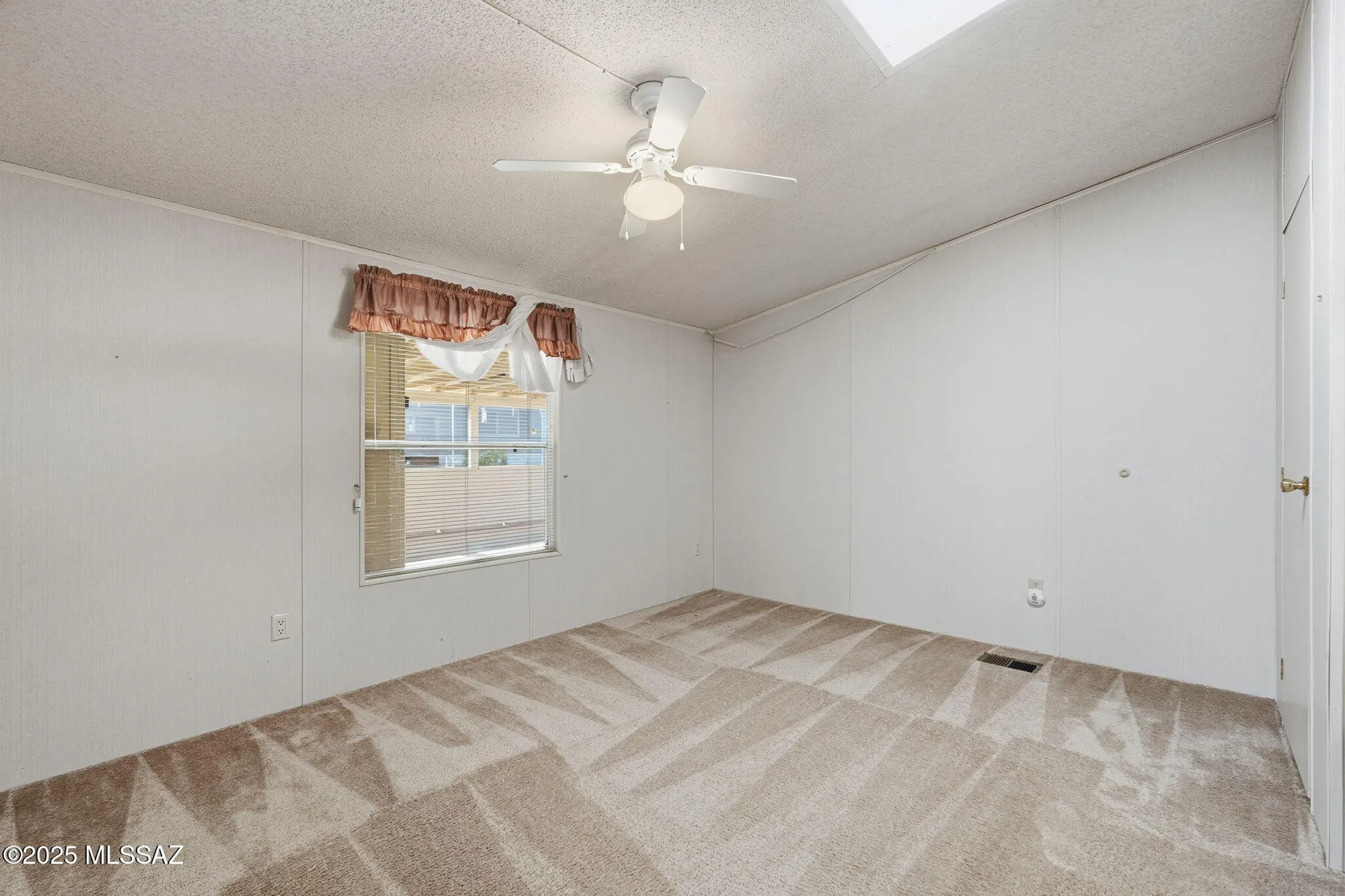 Property Slideshow image 12 of 35 | 155 w pinon dr, Green Valley, AZ, 85614