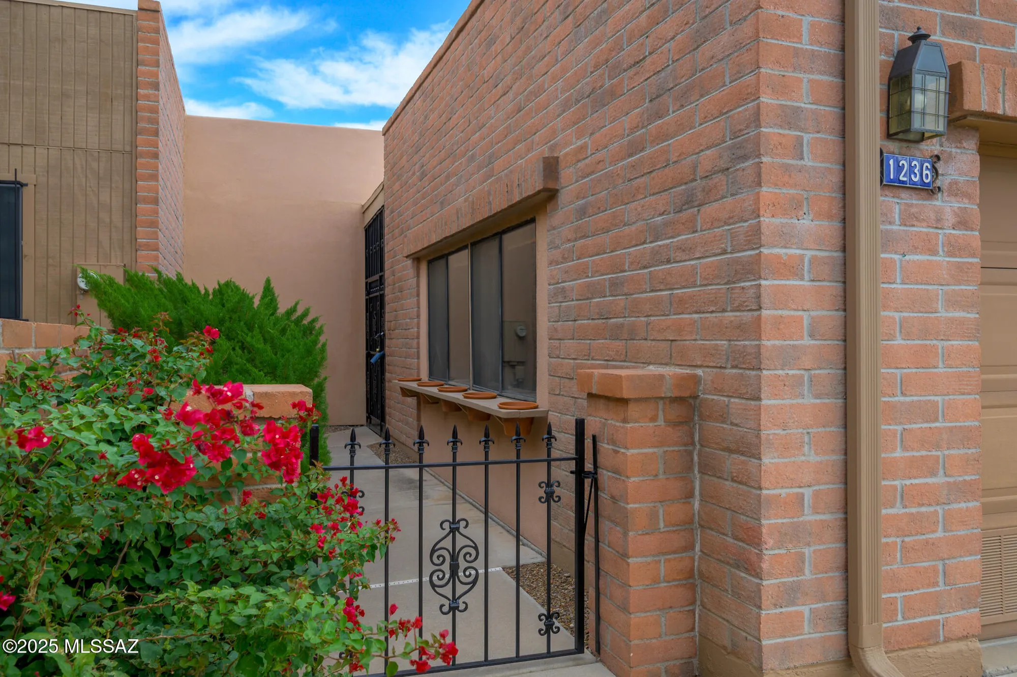 Property Slideshow image 2 of 38 | 1236 w camino del pato, Green Valley, AZ, 85622