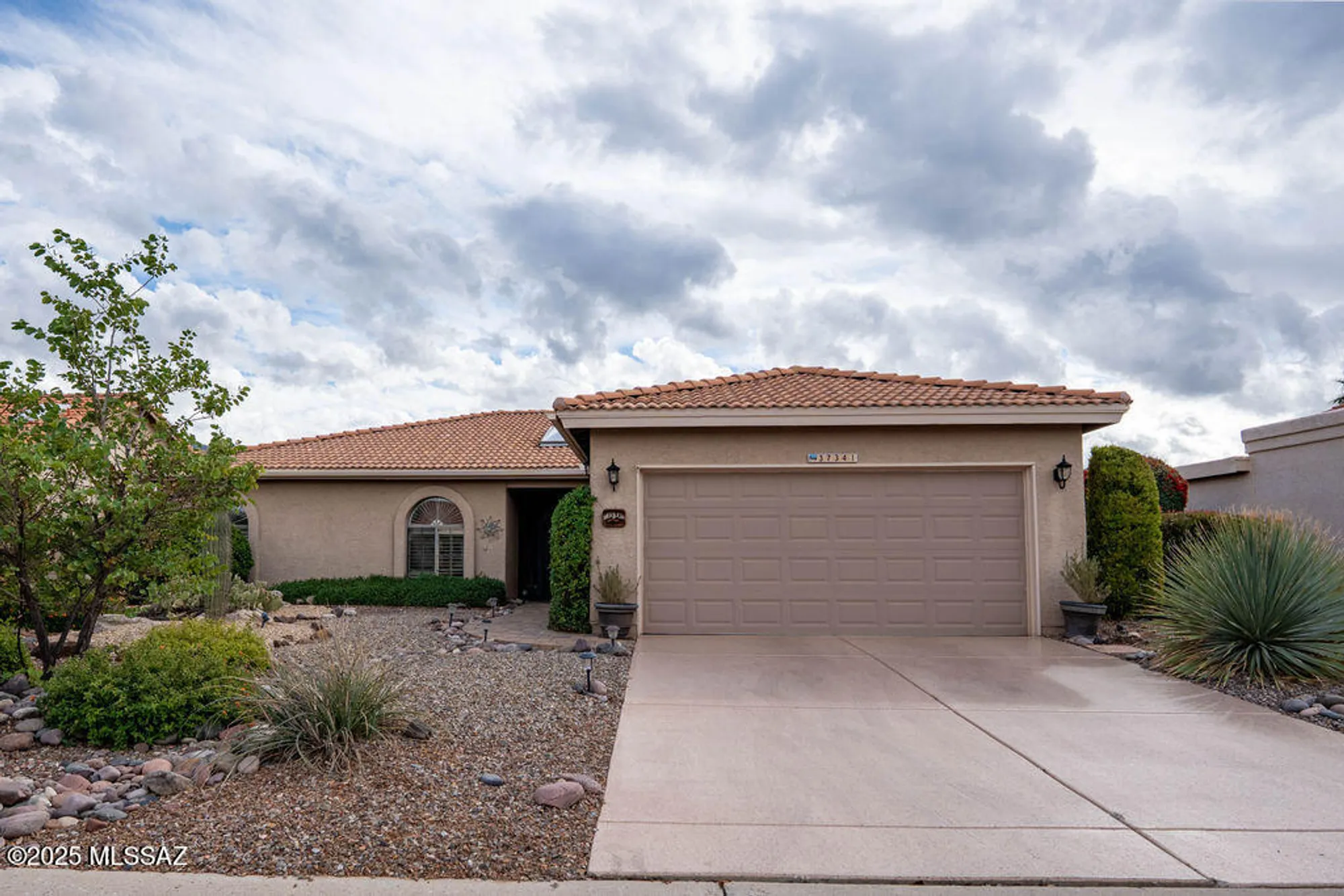 Property Slideshow image 1 of 21 | 37341 s blackfoot dr, Saddlebrooke, AZ, 85739