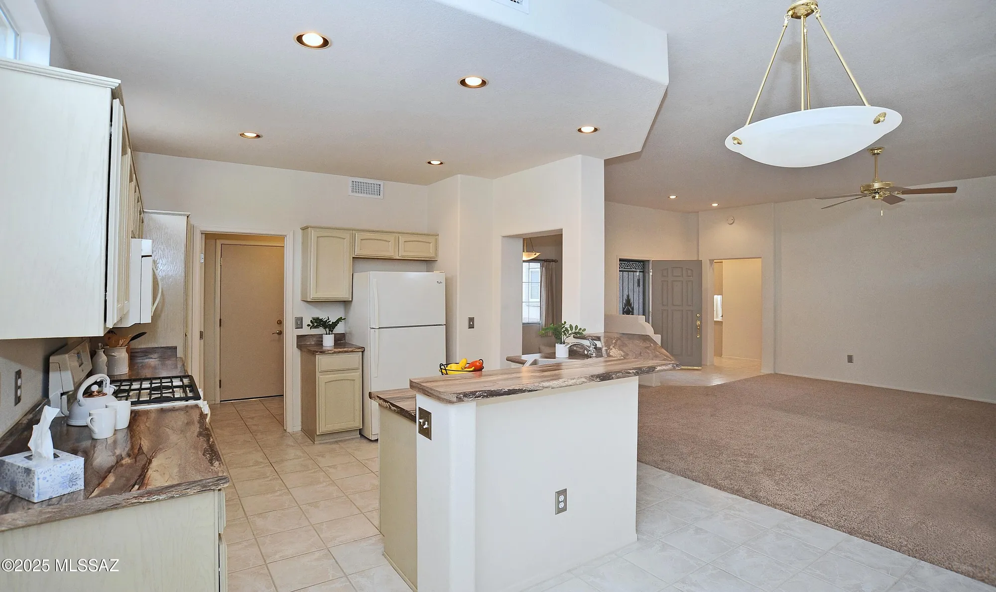 Property Slideshow image 8 of 44 | 14035 n biltmore dr, Oro Valley, AZ, 85755