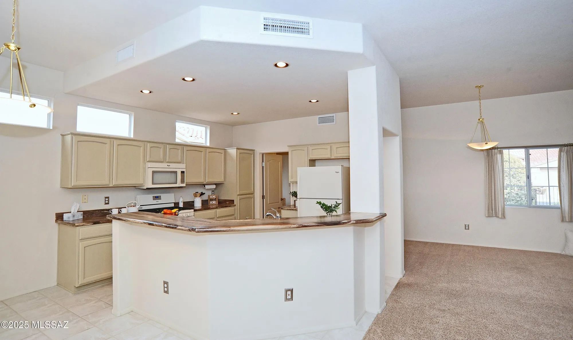 Property Slideshow image 6 of 44 | 14035 n biltmore dr, Oro Valley, AZ, 85755