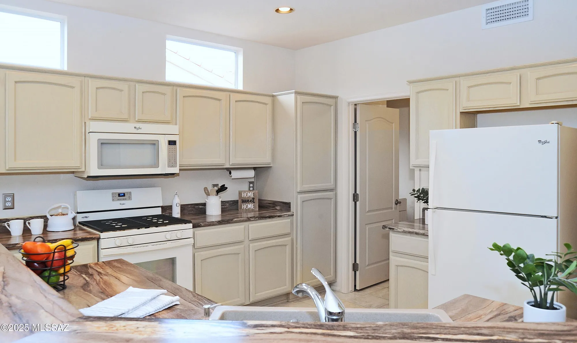 Property Slideshow image 9 of 44 | 14035 n biltmore dr, Oro Valley, AZ, 85755