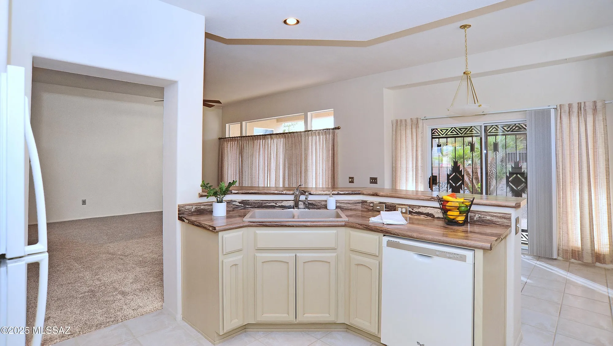 Property Slideshow image 10 of 44 | 14035 n biltmore dr, Oro Valley, AZ, 85755