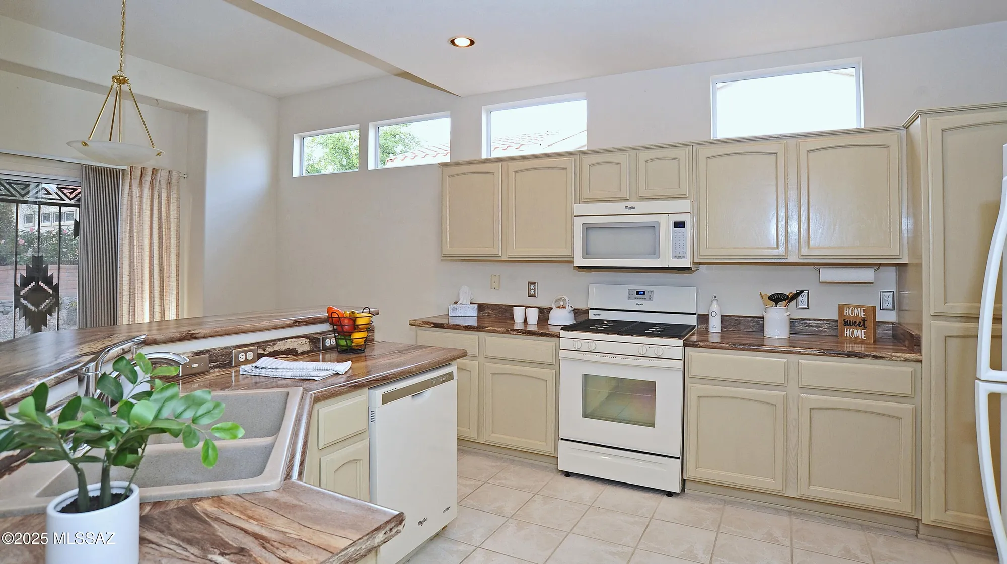 Property Slideshow image 11 of 44 | 14035 n biltmore dr, Oro Valley, AZ, 85755