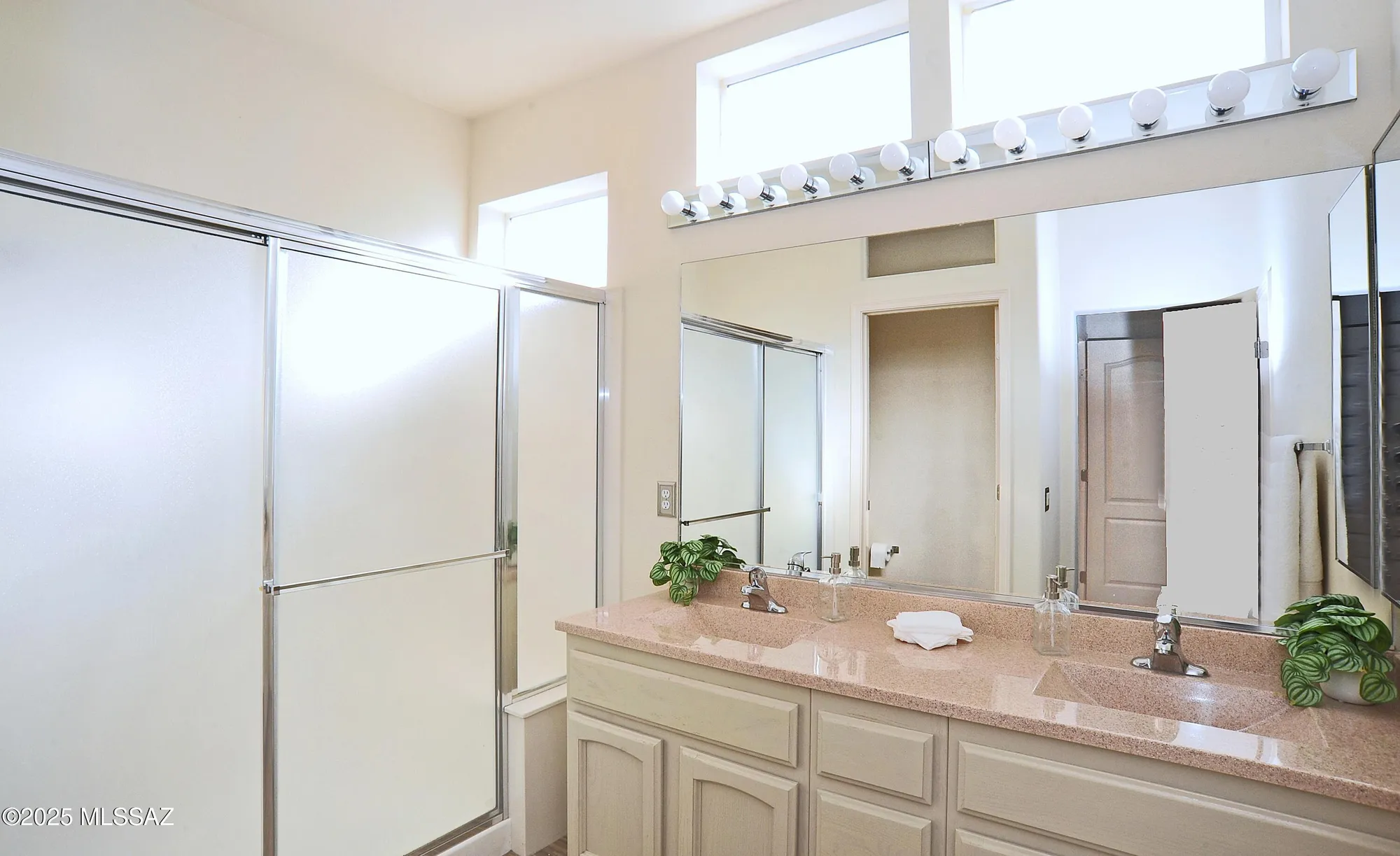 Property Slideshow image 18 of 44 | 14035 n biltmore dr, Oro Valley, AZ, 85755