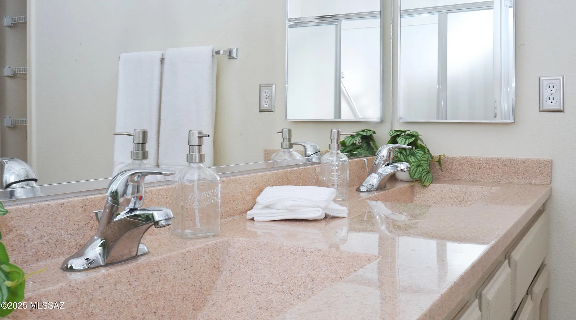 Property Slideshow image 20 of 44 | 14035 n biltmore dr, Oro Valley, AZ, 85755