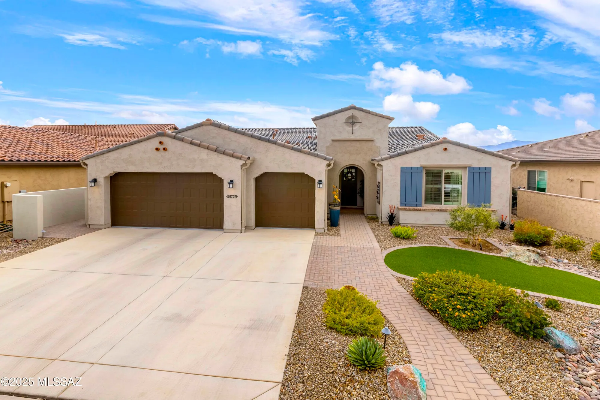 Property Slideshow image 2 of 41 | 30707 s fieldstone ln, Oracle, AZ, 85623