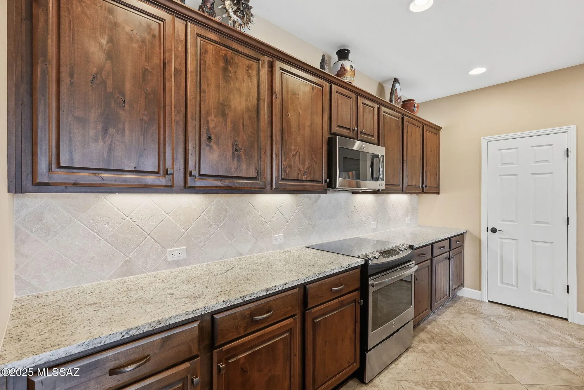 Property Slideshow image 10 of 48 | 981 n broken hills dr, Green Valley, AZ, 85614