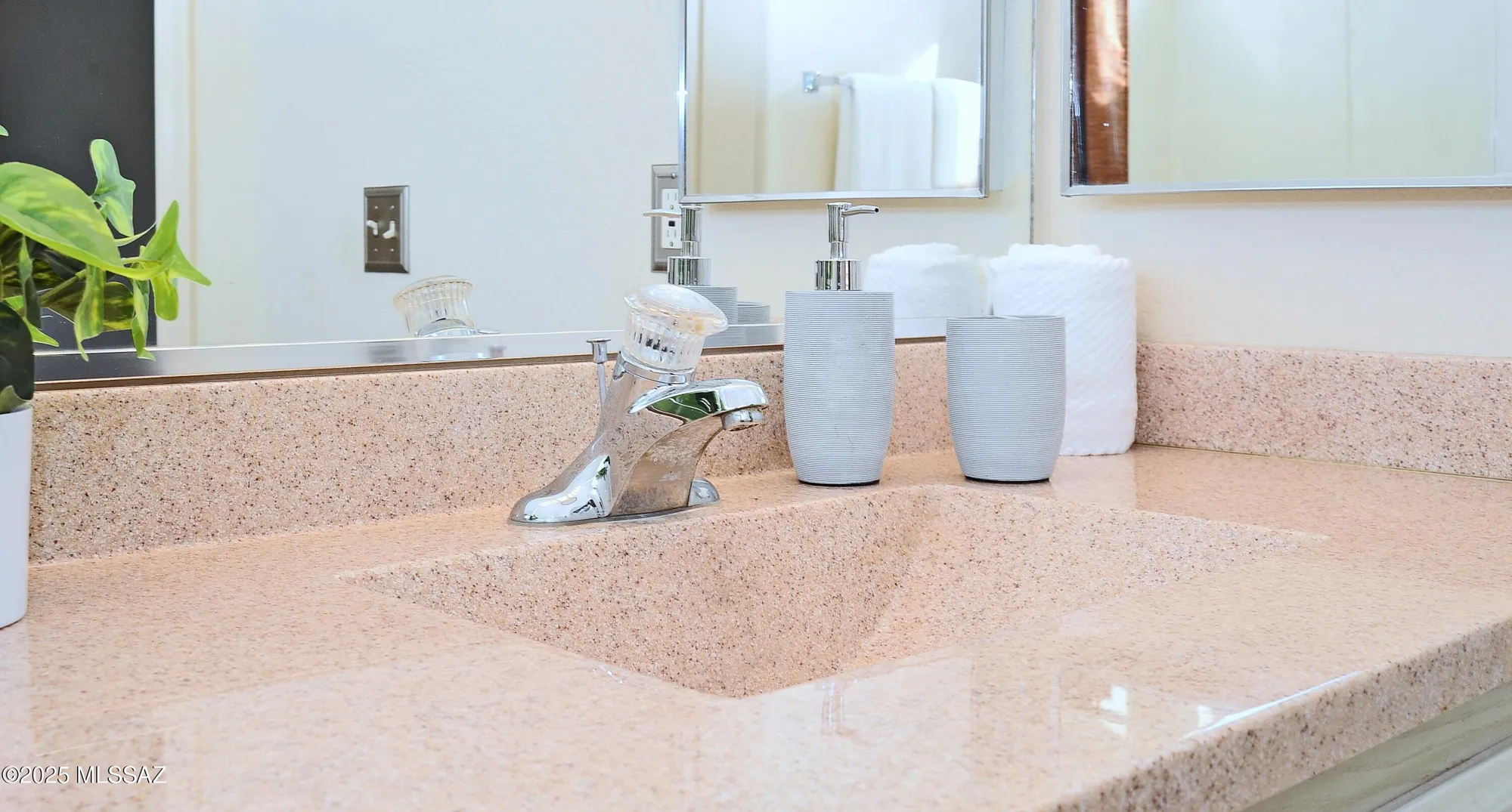 Property Slideshow image 31 of 44 | 14035 n biltmore dr, Oro Valley, AZ, 85755