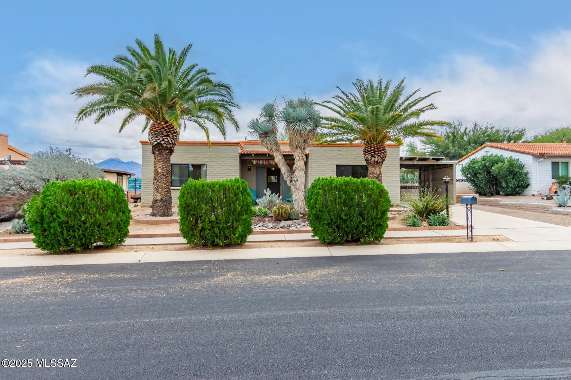 Property Slideshow image 1 of 41 | 212 e la espina, Green Valley, AZ, 85614