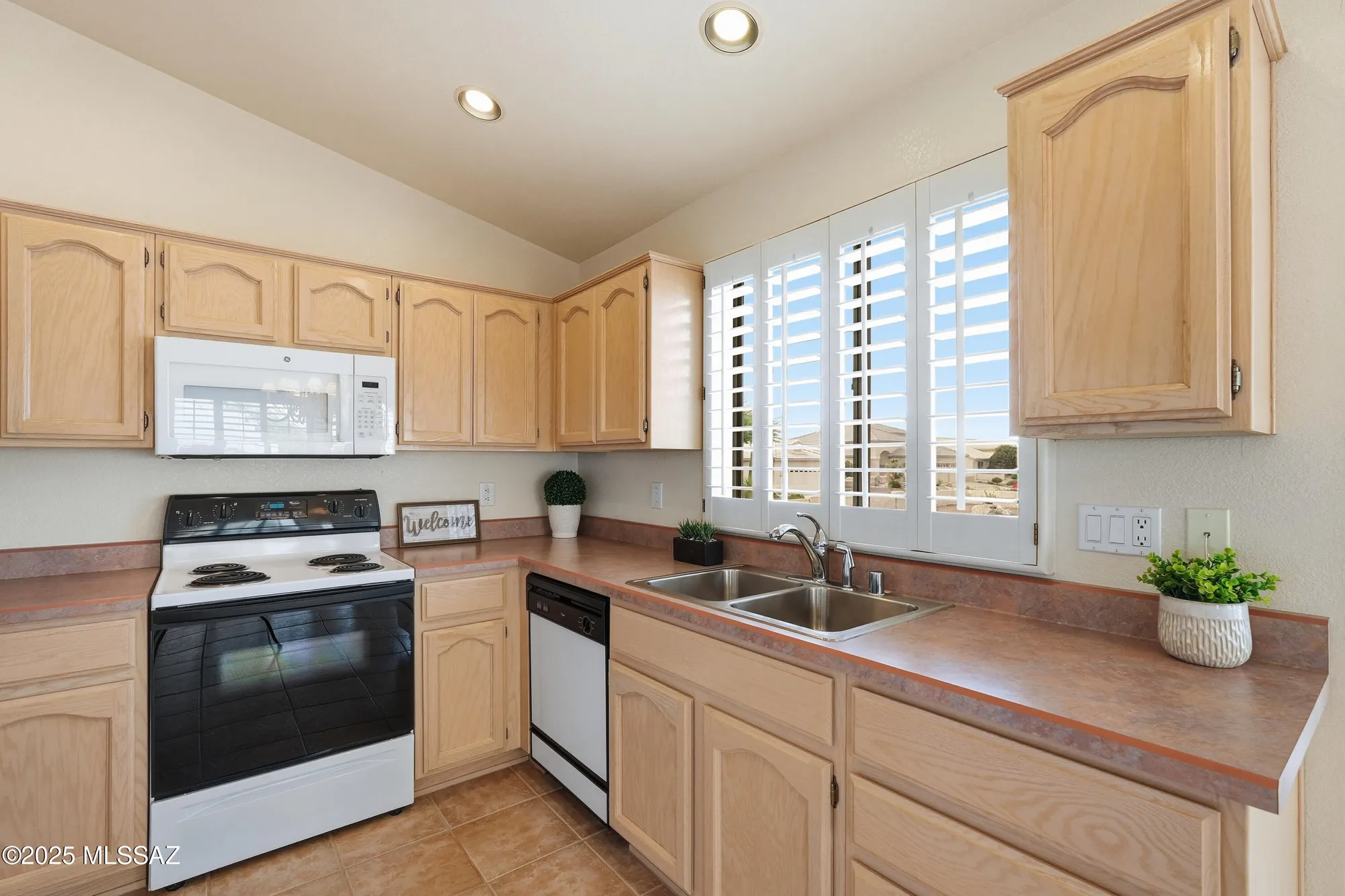Property Slideshow image 4 of 34 | 36394 s rock crest dr, Tucson, AZ, 85739