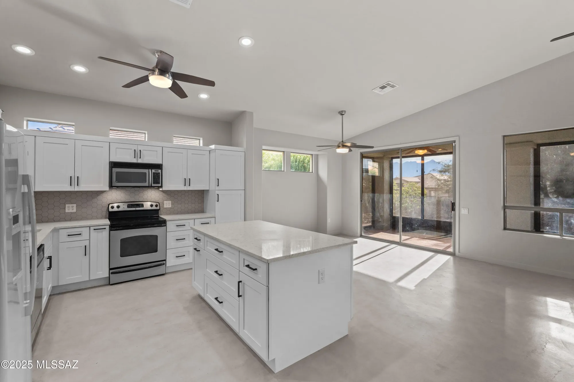 Property Slideshow image 8 of 48 | 4687 s holly rose dr, Green Valley, AZ, 85622