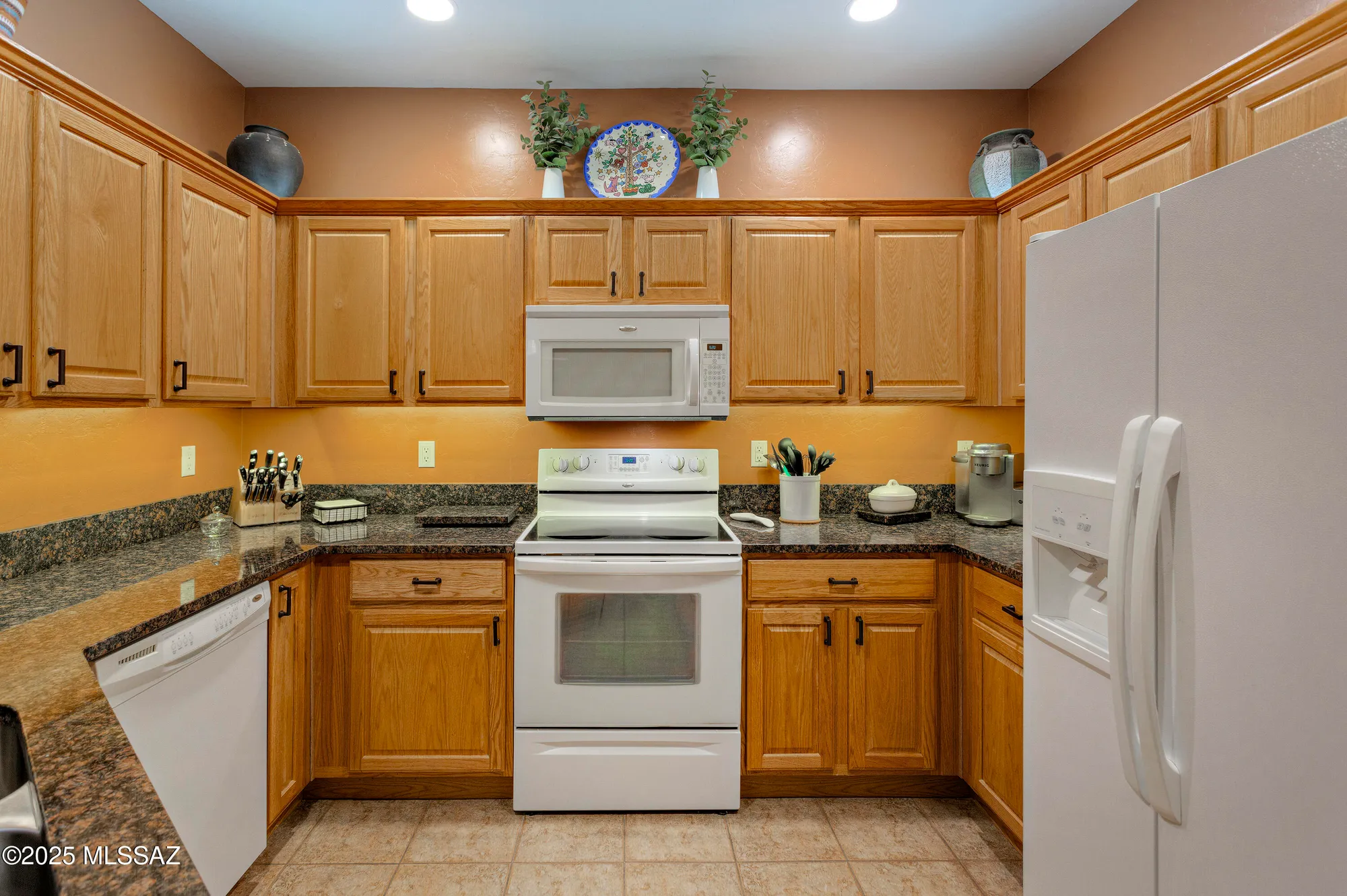 Property Slideshow image 10 of 25 | 512 w bazille way, Green Valley, AZ, 85614