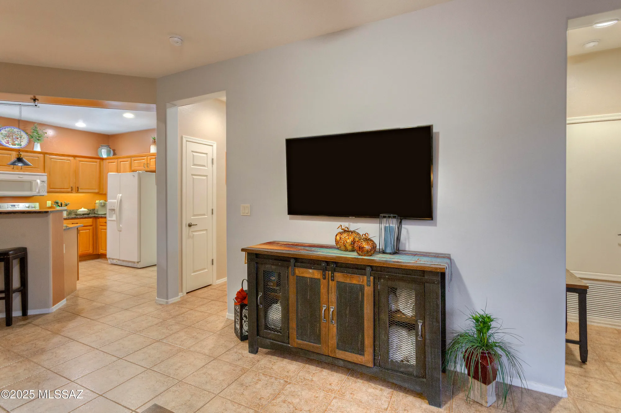 Property Slideshow image 8 of 25 | 512 w bazille way, Green Valley, AZ, 85614