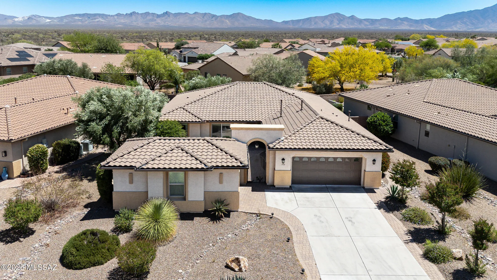 Property Slideshow image 1 of 42 | 700 n pebbles ridge dr, Green Valley, AZ, 85614