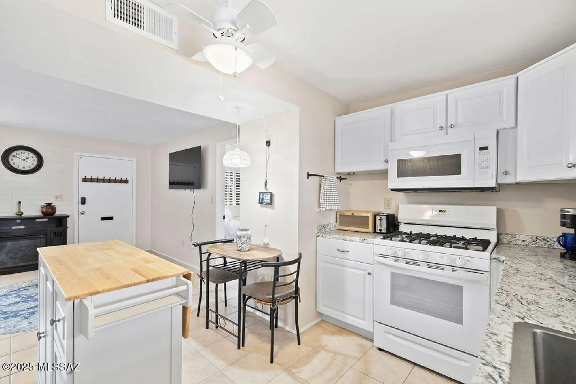 Property Slideshow image 11 of 21 | 424 s paseo madera b, Green Valley, AZ, 85614