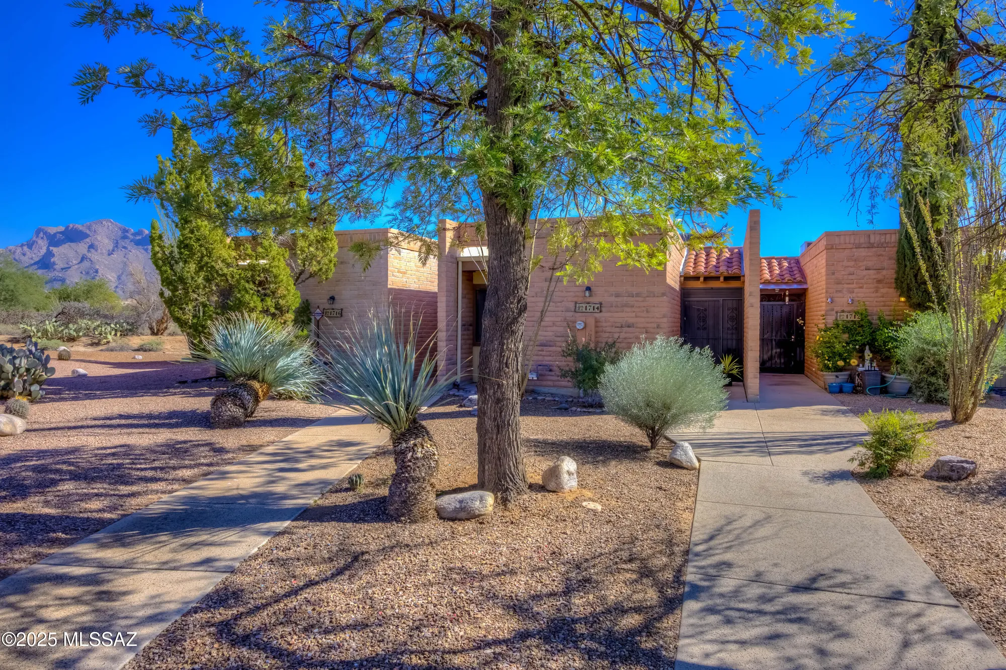 Property Slideshow image 1 of 22 | 1714 w dalehaven cir, Tucson, AZ, 85704