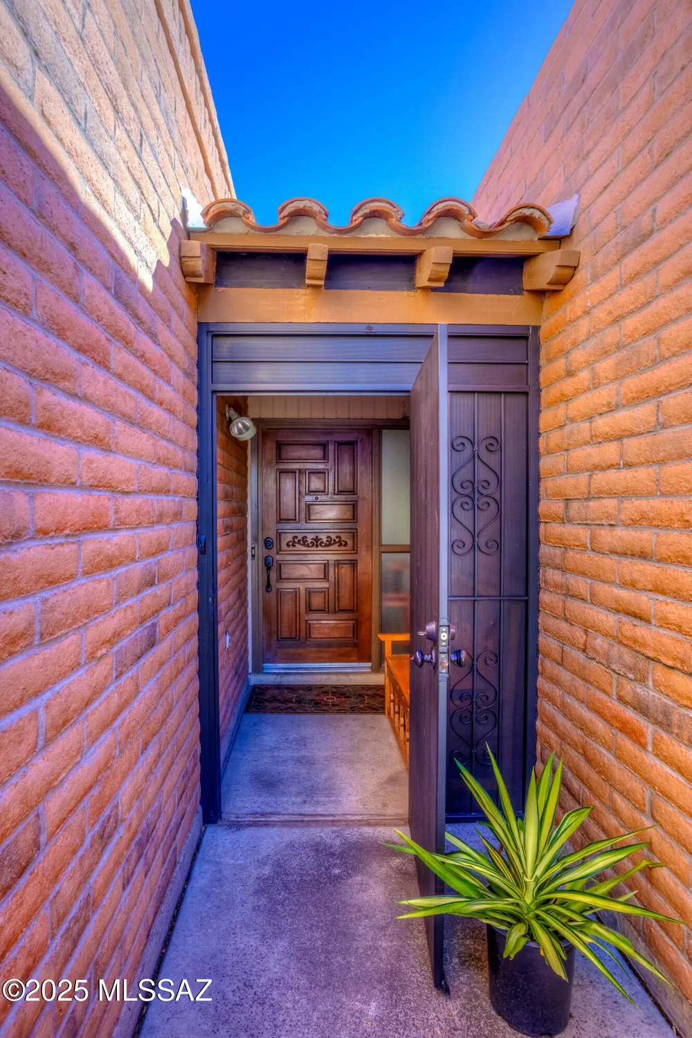 Property Slideshow image 3 of 22 | 1714 w dalehaven cir, Tucson, AZ, 85704