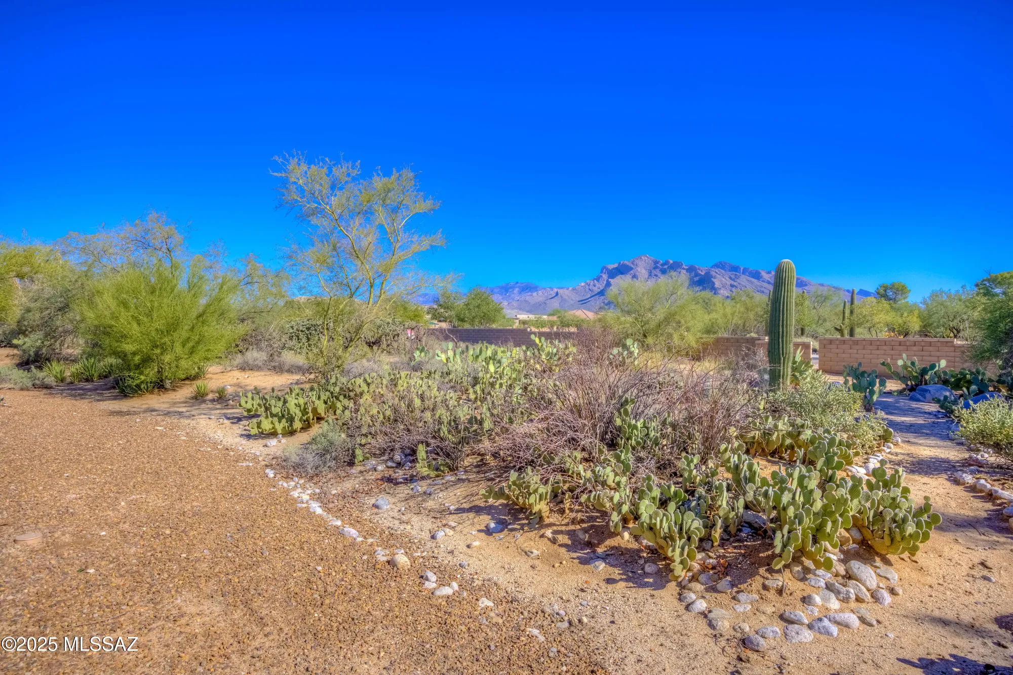 Property Slideshow image 18 of 22 | 1714 w dalehaven cir, Tucson, AZ, 85704