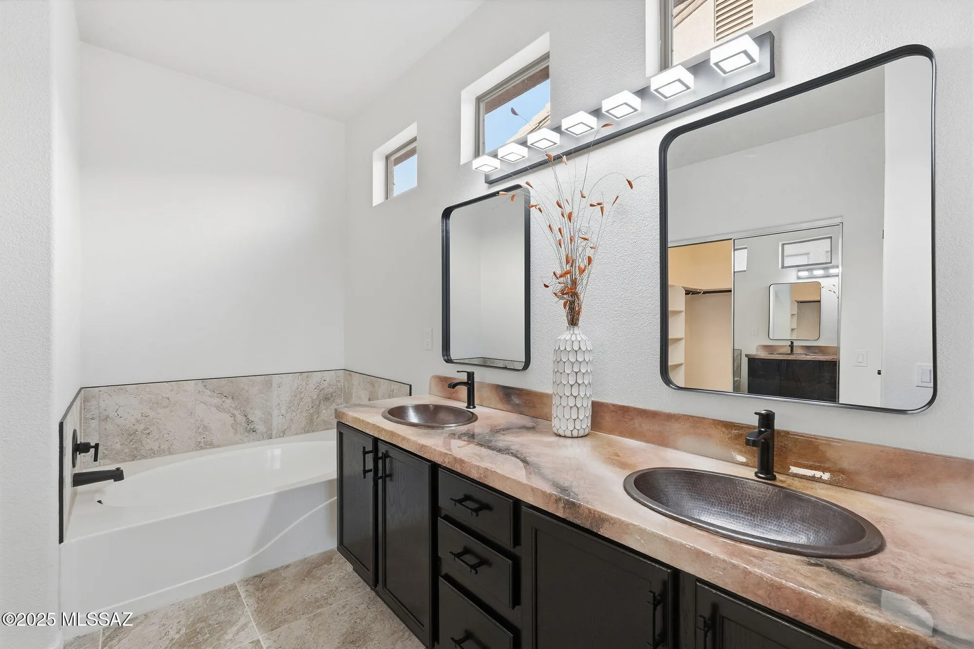 Property Slideshow image 37 of 50 | 4751 s longmore dr, Green Valley, AZ, 85622