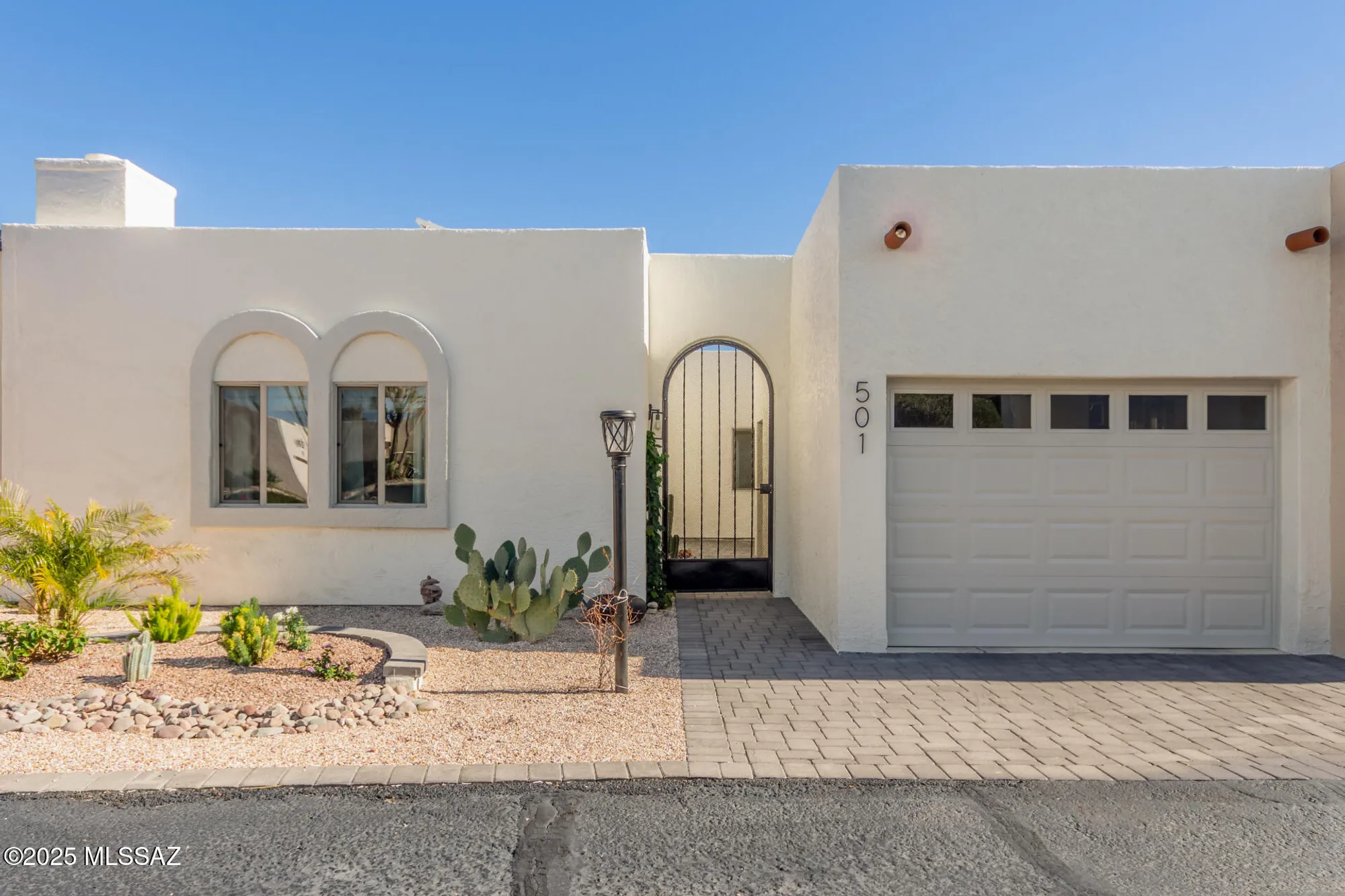 Property Slideshow image 2 of 27 | 501 w ocotillo pl, Green Valley, AZ, 85614