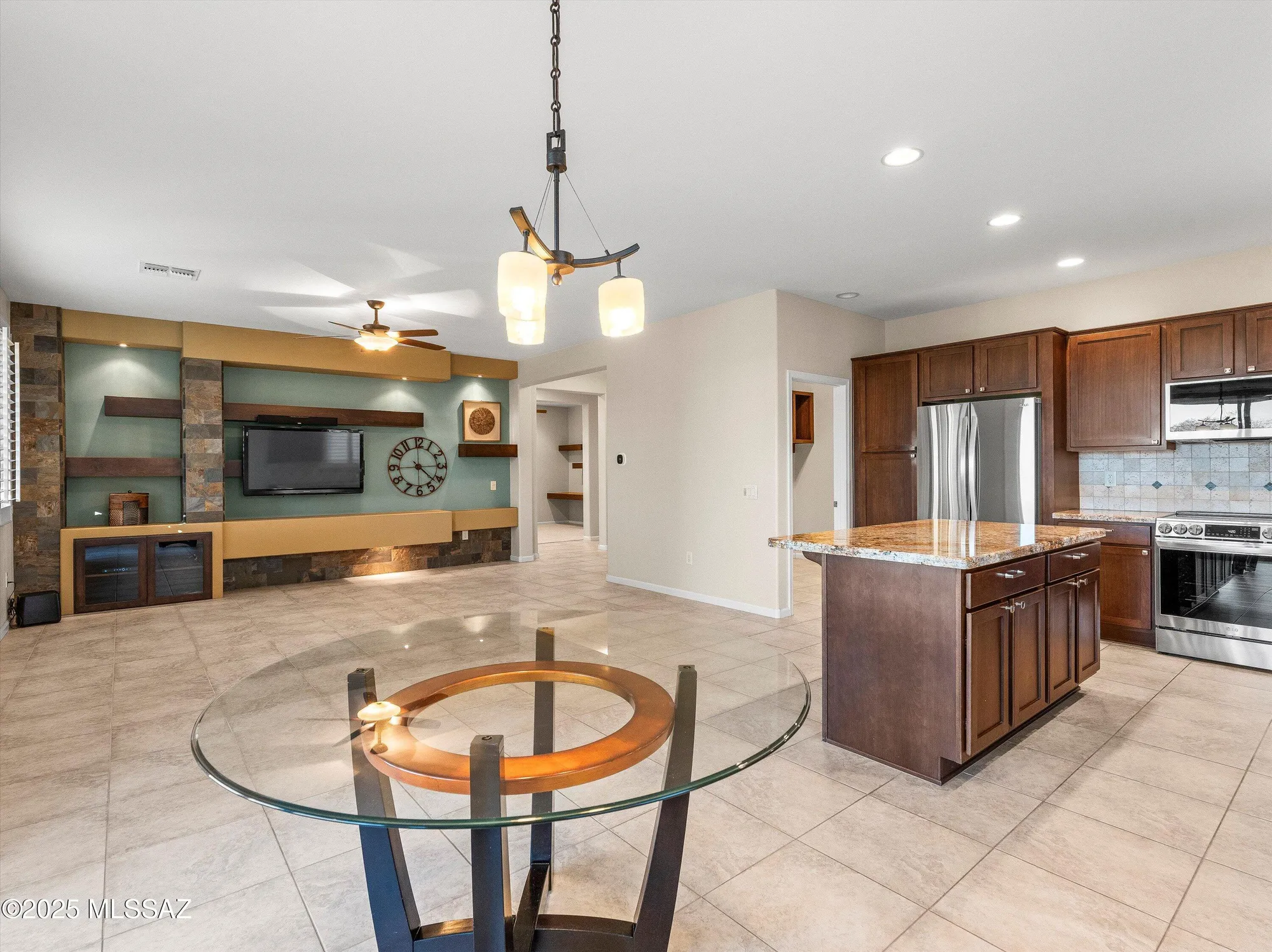 Property Slideshow image 8 of 51 | 60368 e arroyo vista dr, Oracle, AZ, 85623