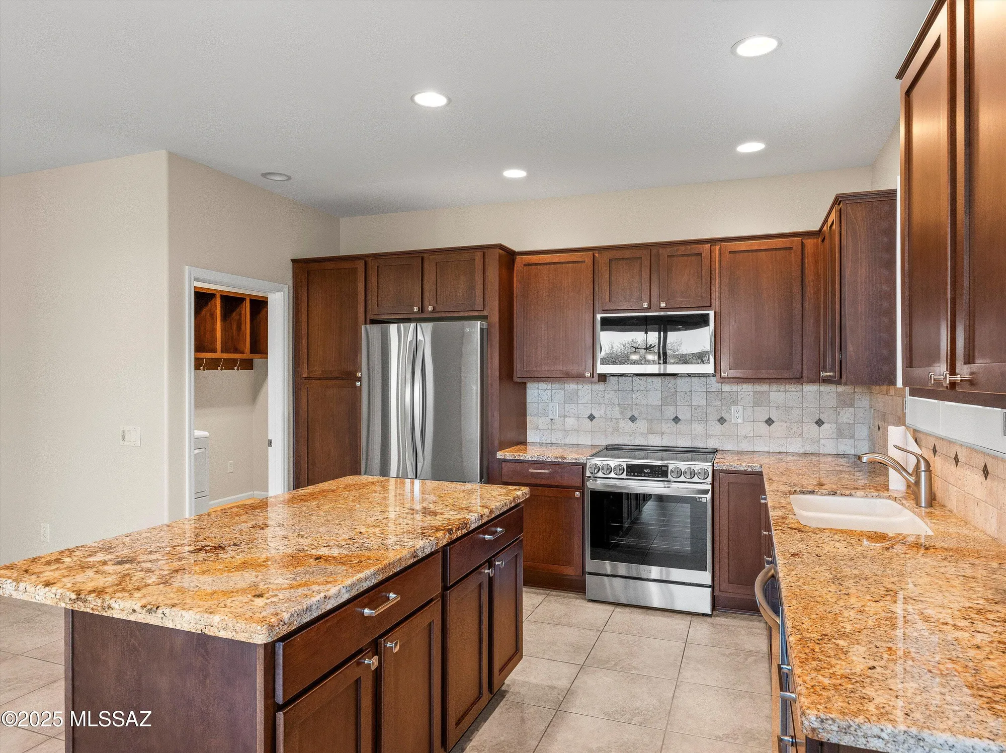 Property Slideshow image 11 of 51 | 60368 e arroyo vista dr, Oracle, AZ, 85623