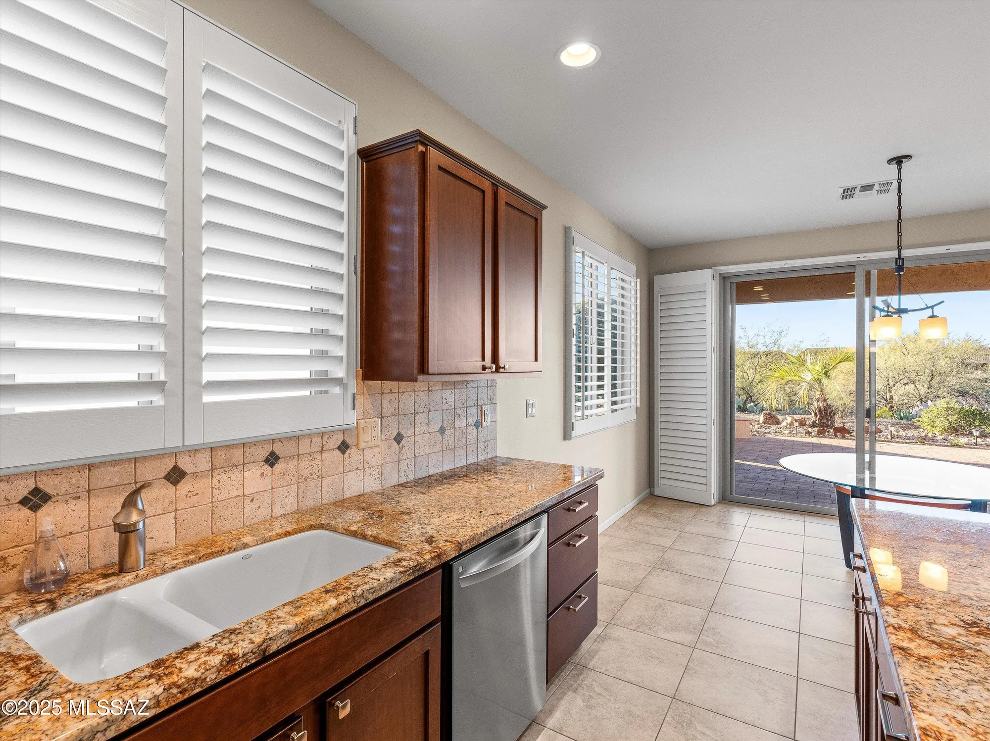 Property Slideshow image 14 of 51 | 60368 e arroyo vista dr, Oracle, AZ, 85623