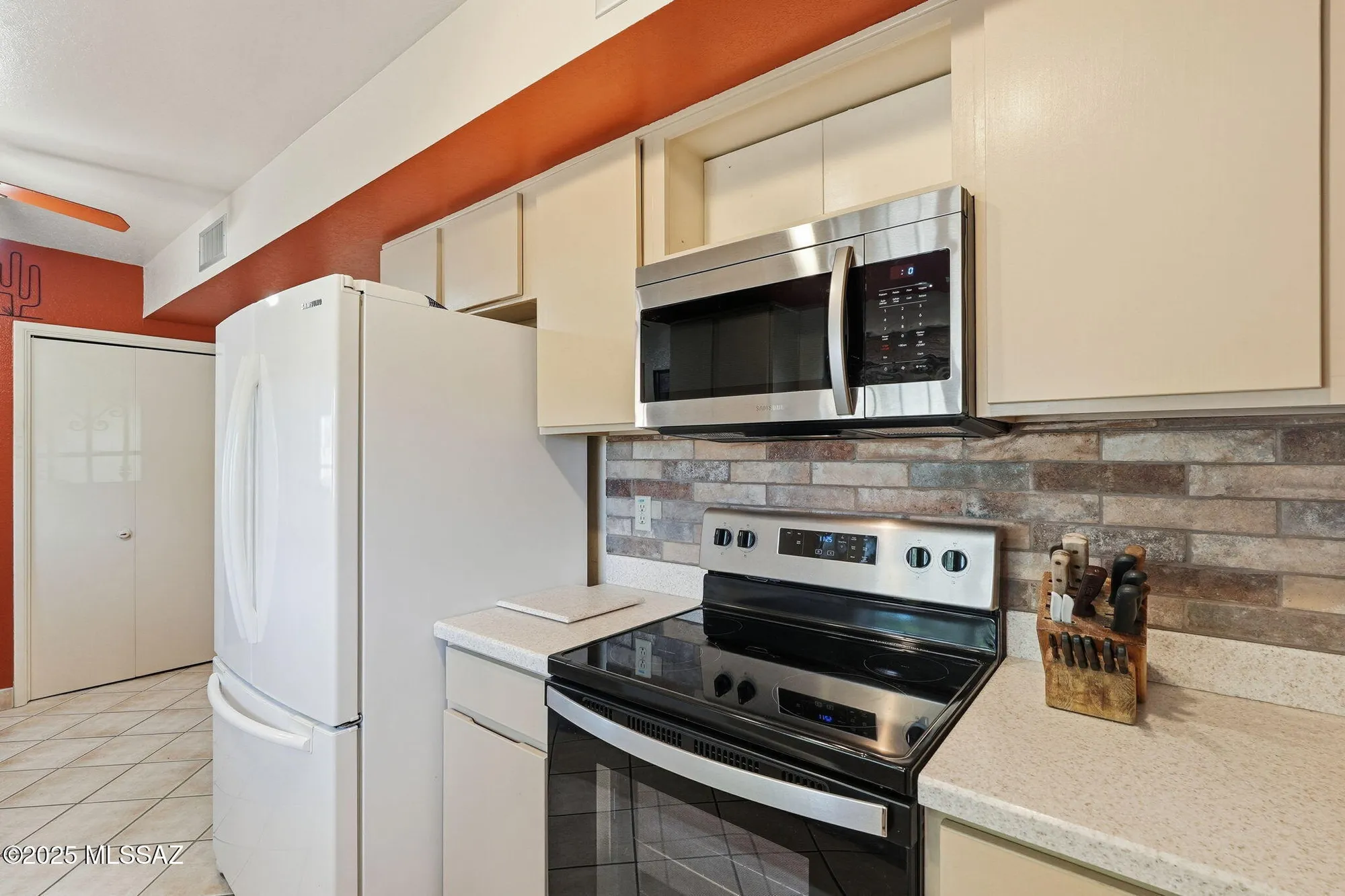 Property Slideshow image 17 of 35 | 1985 s san vincent dr, Green Valley, AZ, 85614