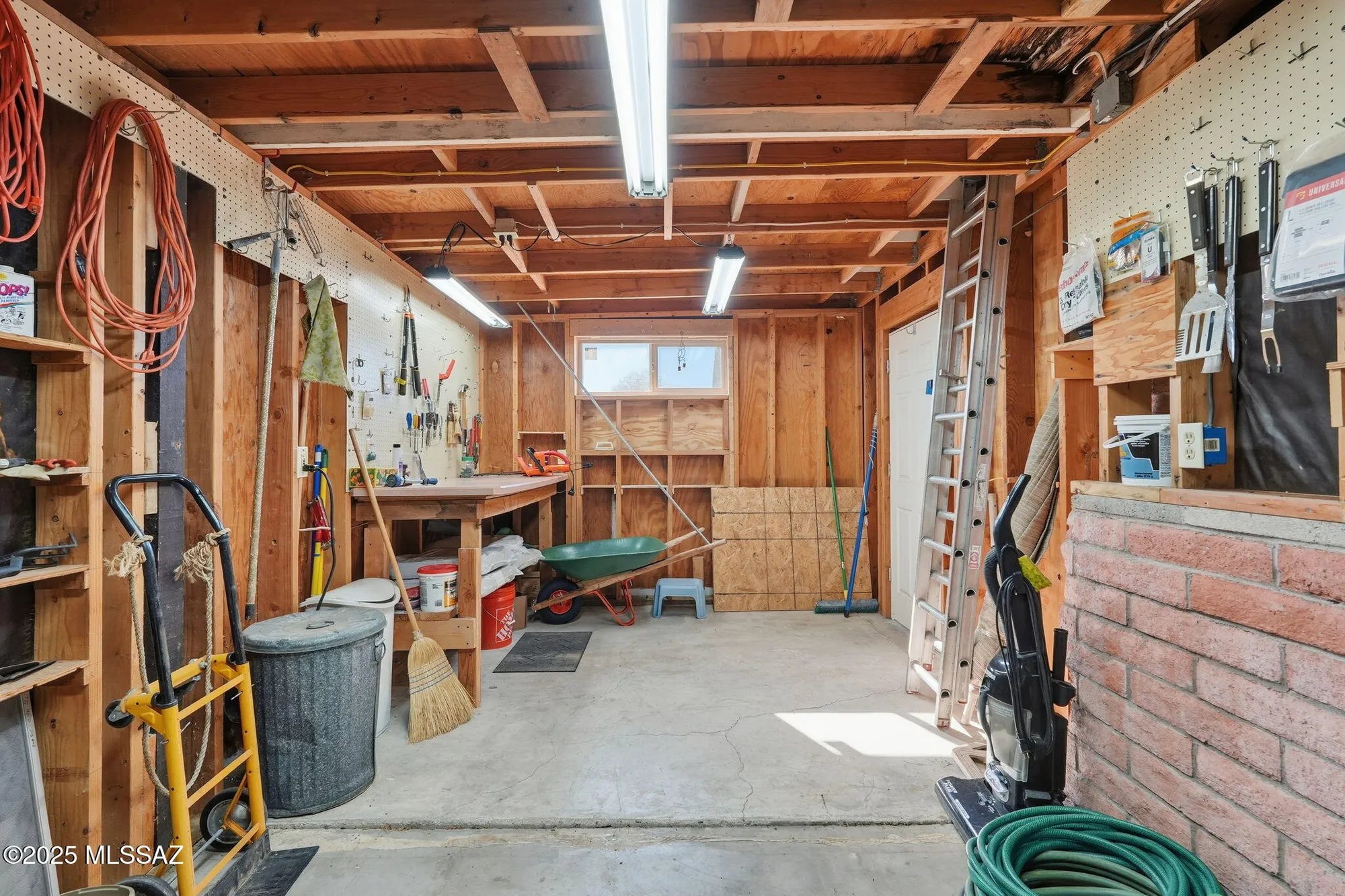 Property Slideshow image 32 of 35 | 1985 s san vincent dr, Green Valley, AZ, 85614