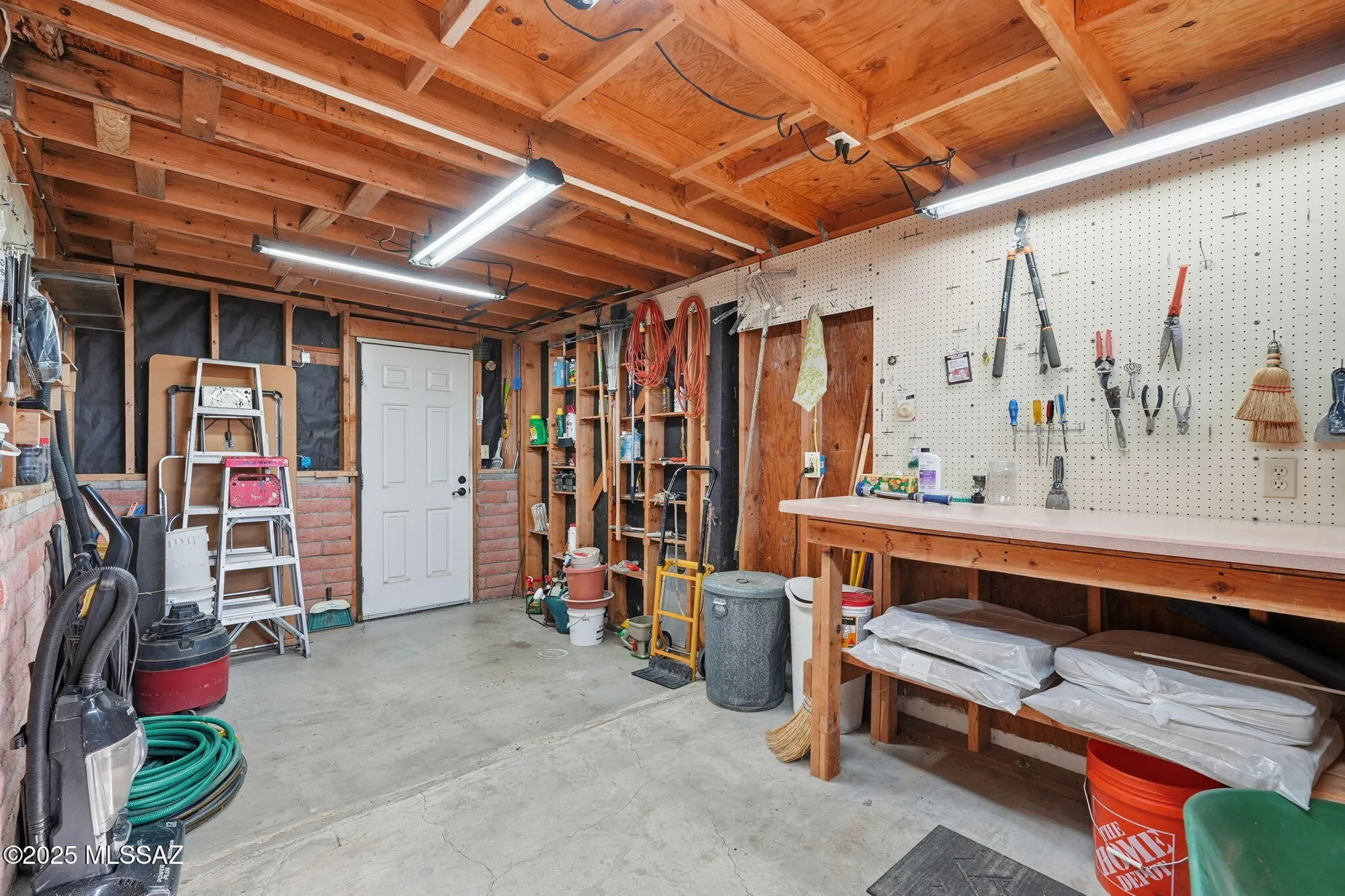 Property Slideshow image 13 of 35 | 1985 s san vincent dr, Green Valley, AZ, 85614