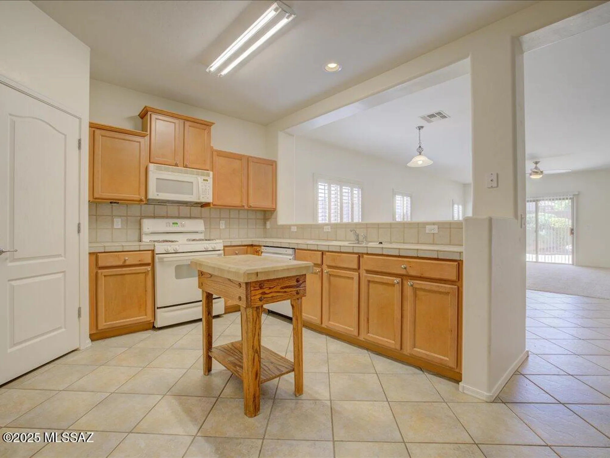 Property Slideshow image 8 of 29 | 1265 w via cerro colorado, Sahuarita, AZ, 85629