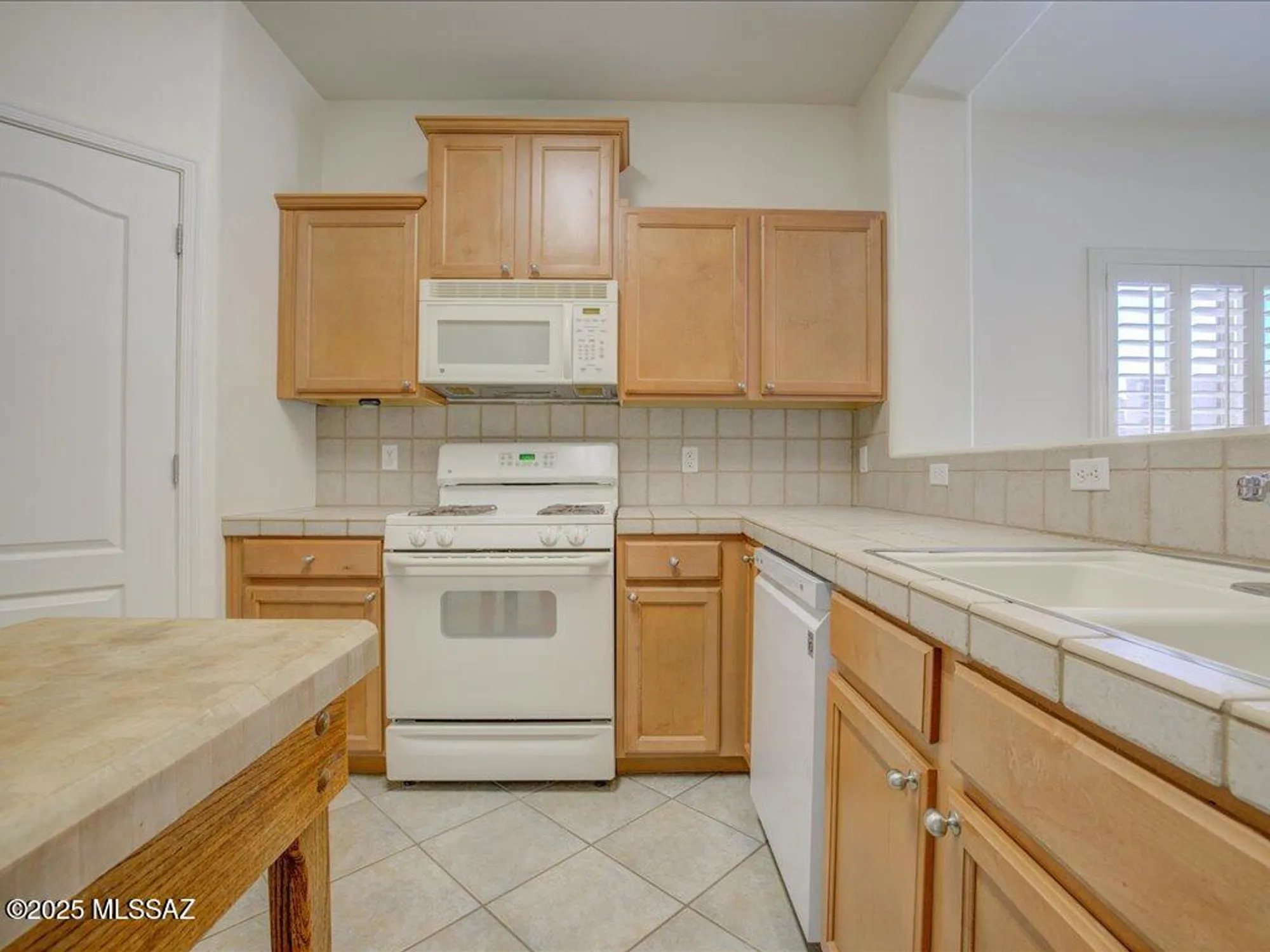 Property Slideshow image 12 of 29 | 1265 w via cerro colorado, Sahuarita, AZ, 85629