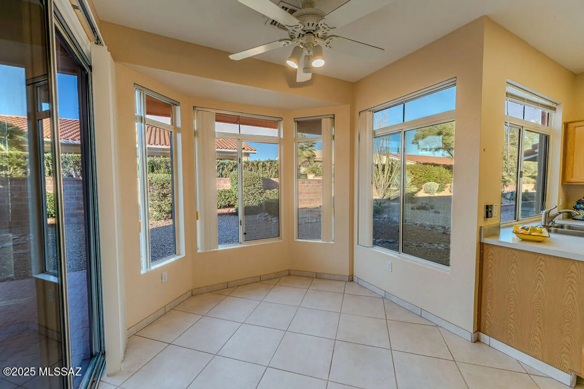 Property Slideshow image 15 of 34 | 1329 e royal ridge dr, Oro Valley, AZ, 85755