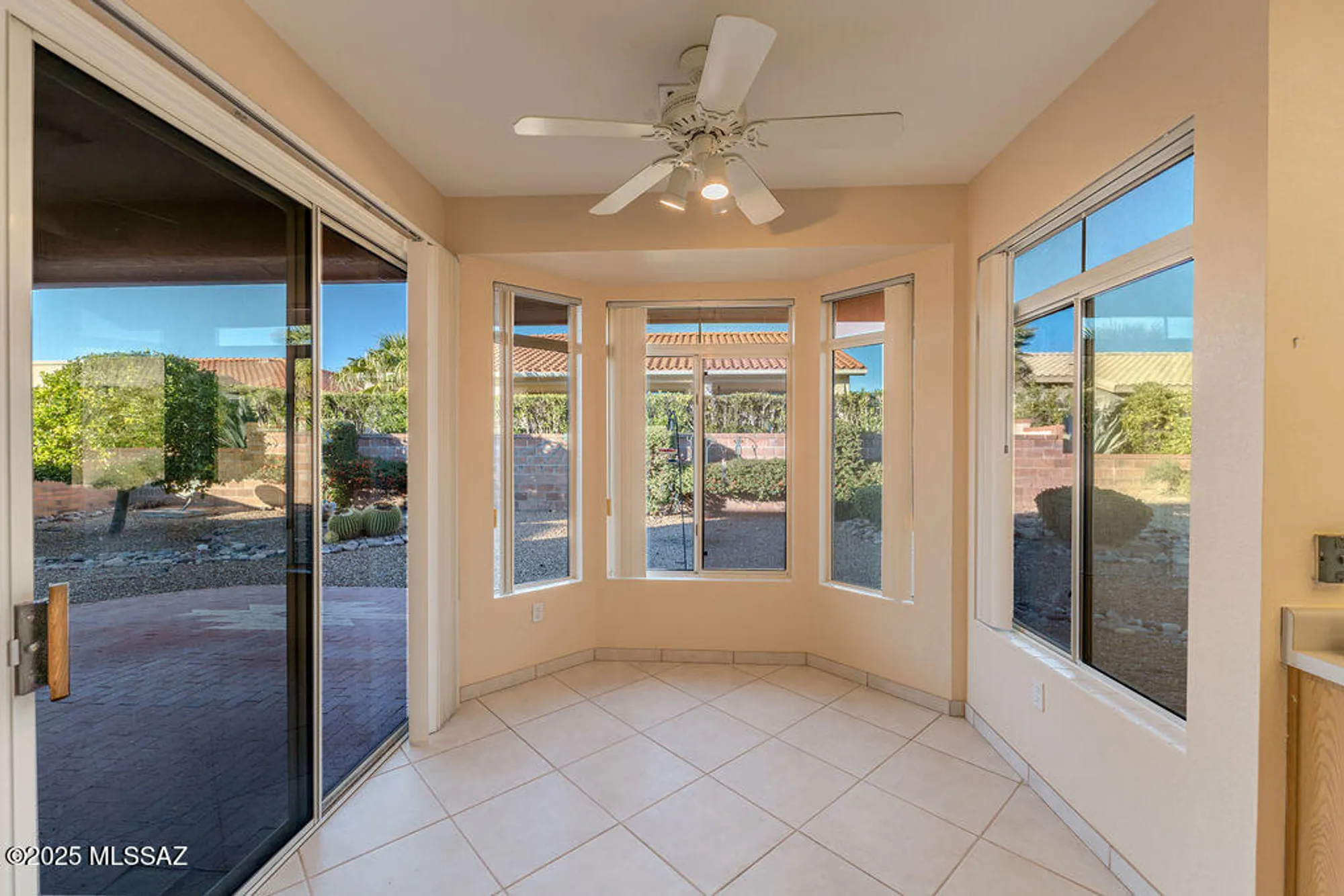 Property Slideshow image 16 of 34 | 1329 e royal ridge dr, Oro Valley, AZ, 85755