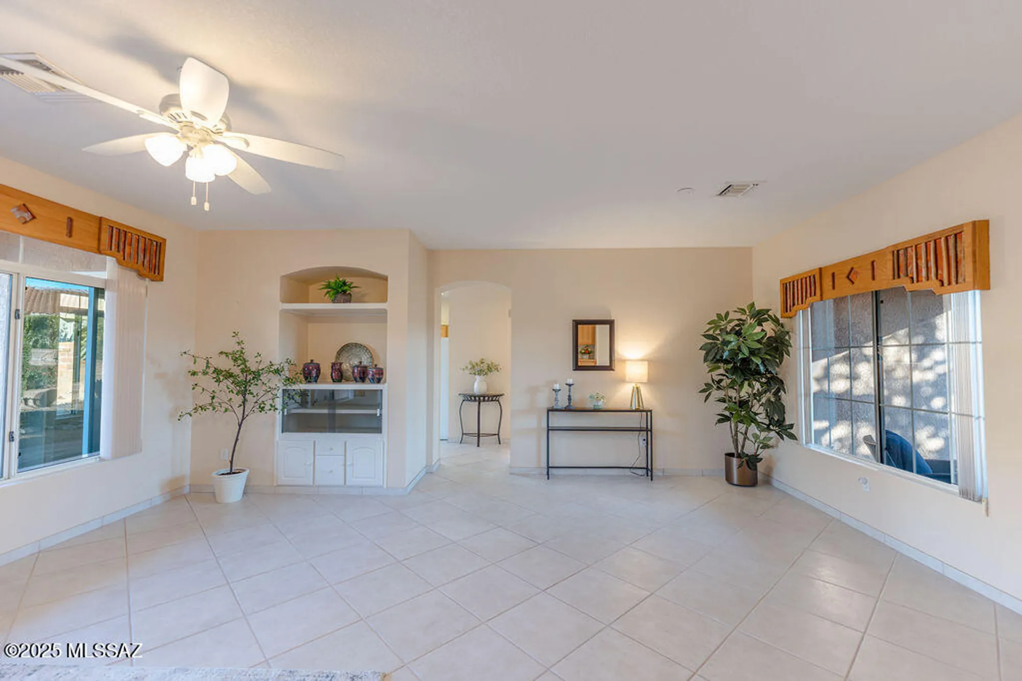 Property Slideshow image 10 of 34 | 1329 e royal ridge dr, Oro Valley, AZ, 85755
