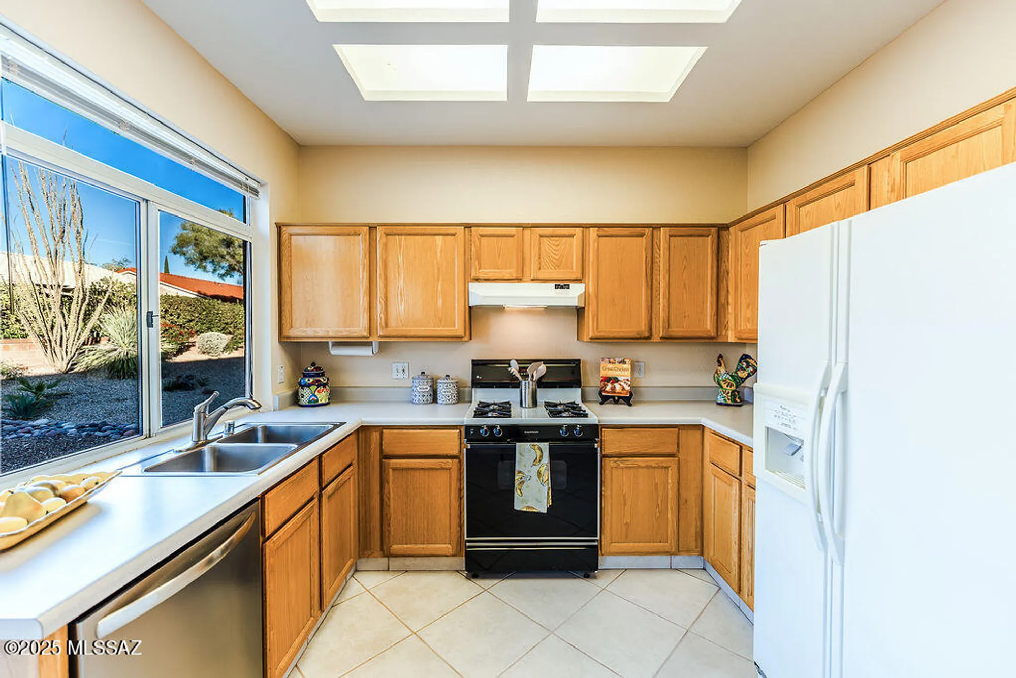 Property Slideshow image 12 of 34 | 1329 e royal ridge dr, Oro Valley, AZ, 85755
