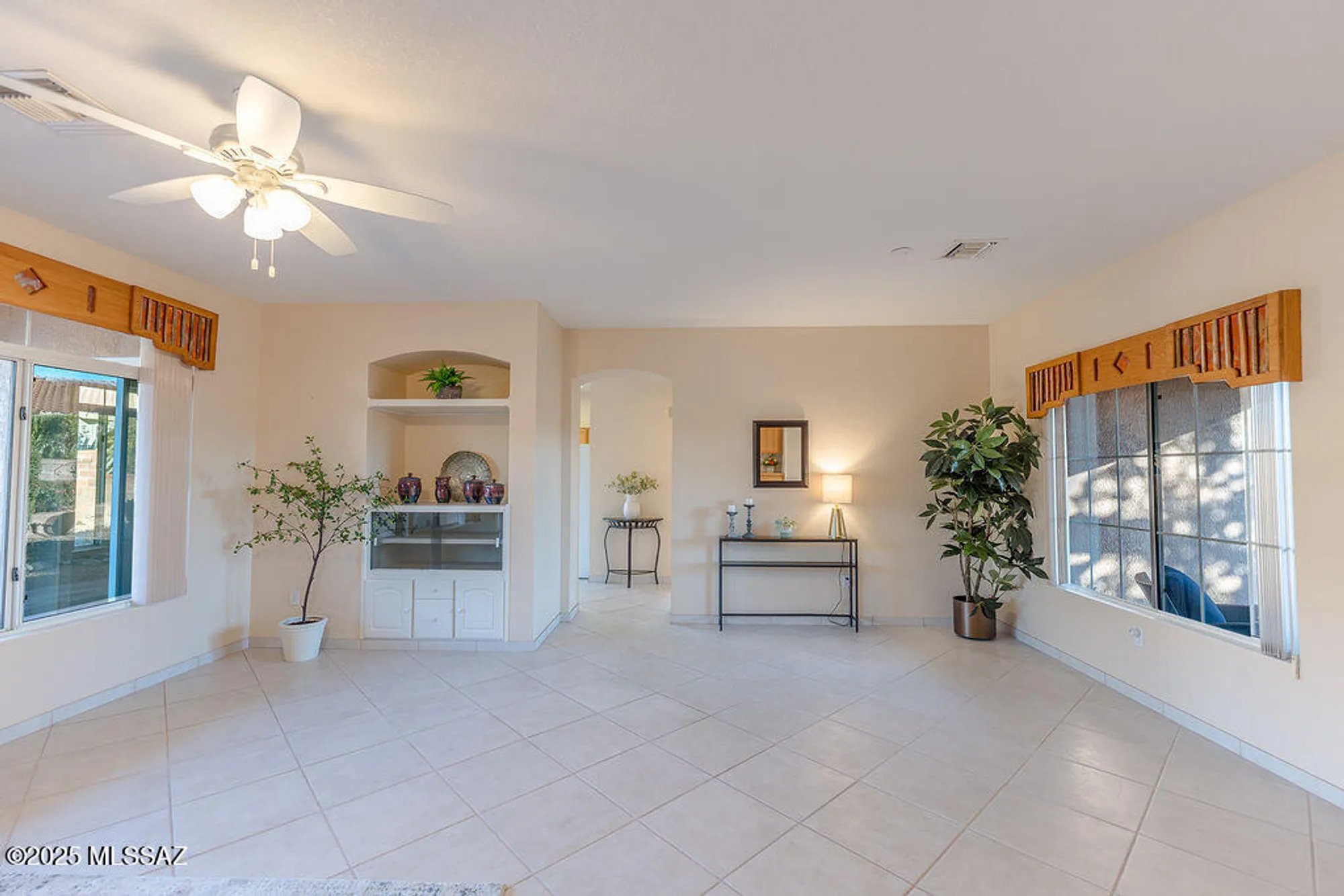 Property Slideshow image 7 of 34 | 1329 e royal ridge dr, Oro Valley, AZ, 85755