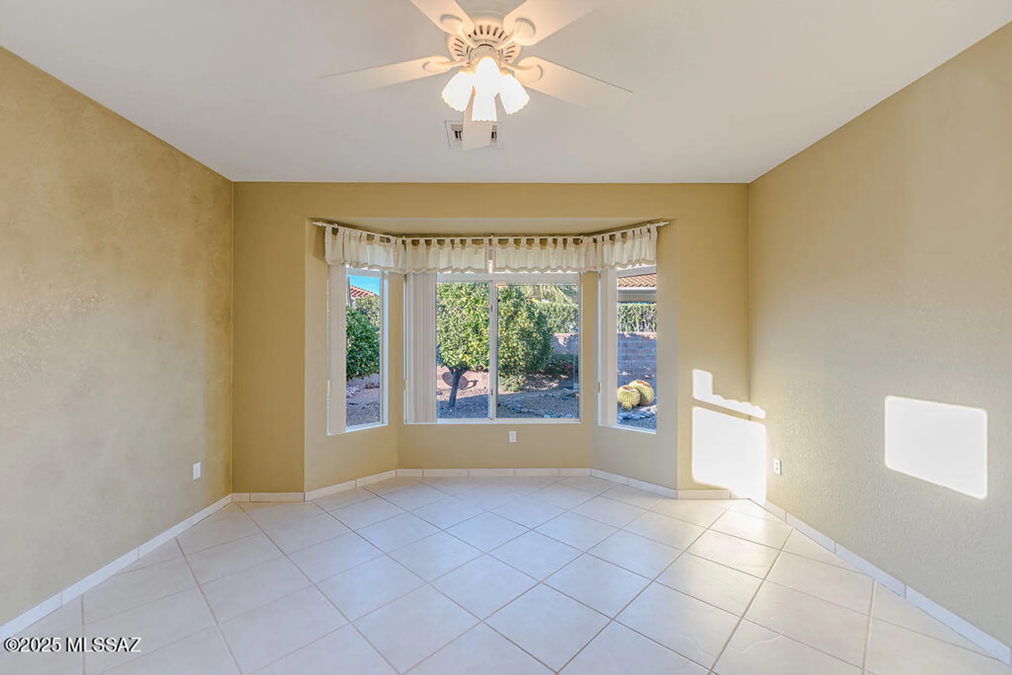 Property Slideshow image 20 of 34 | 1329 e royal ridge dr, Oro Valley, AZ, 85755