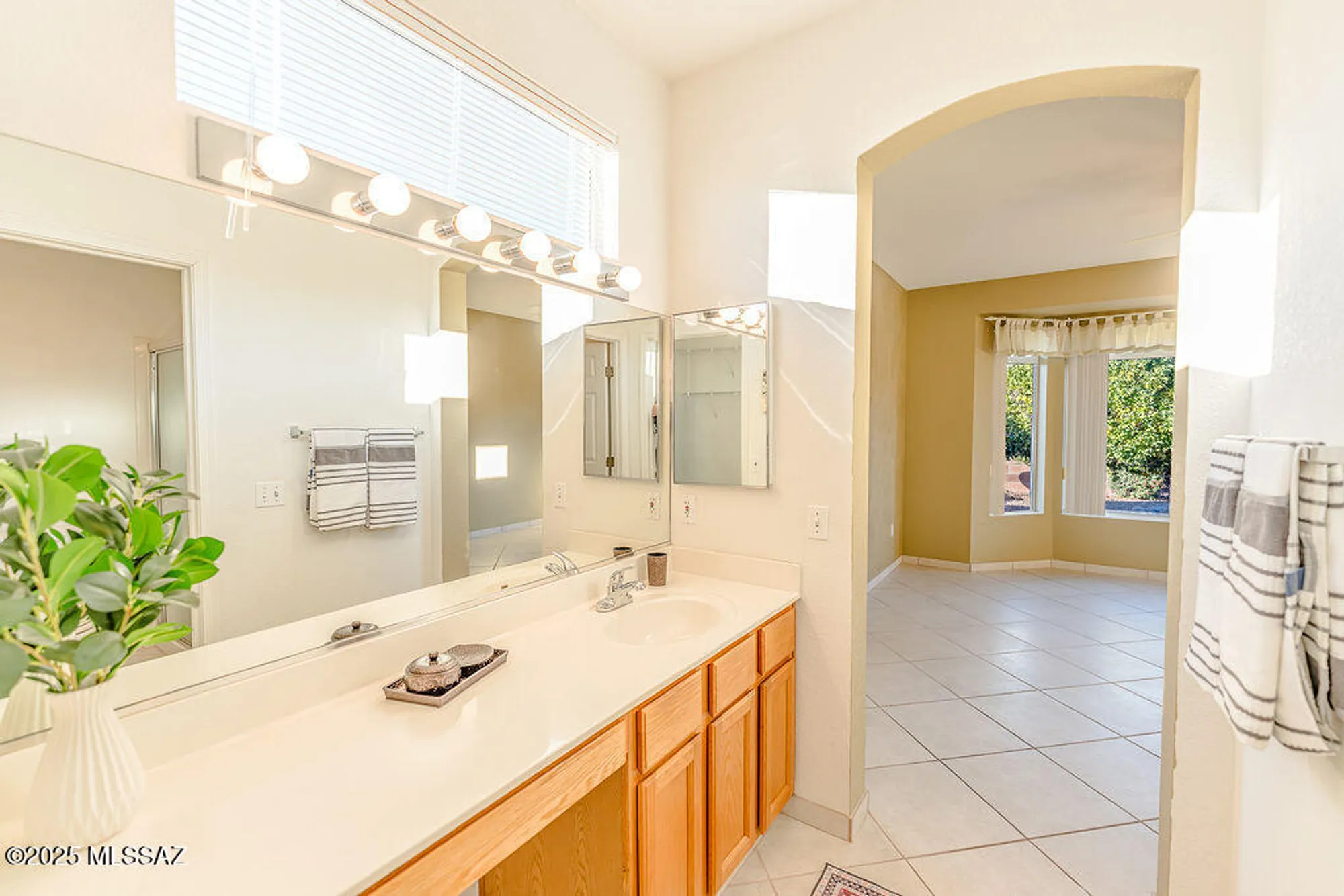 Property Slideshow image 21 of 34 | 1329 e royal ridge dr, Oro Valley, AZ, 85755