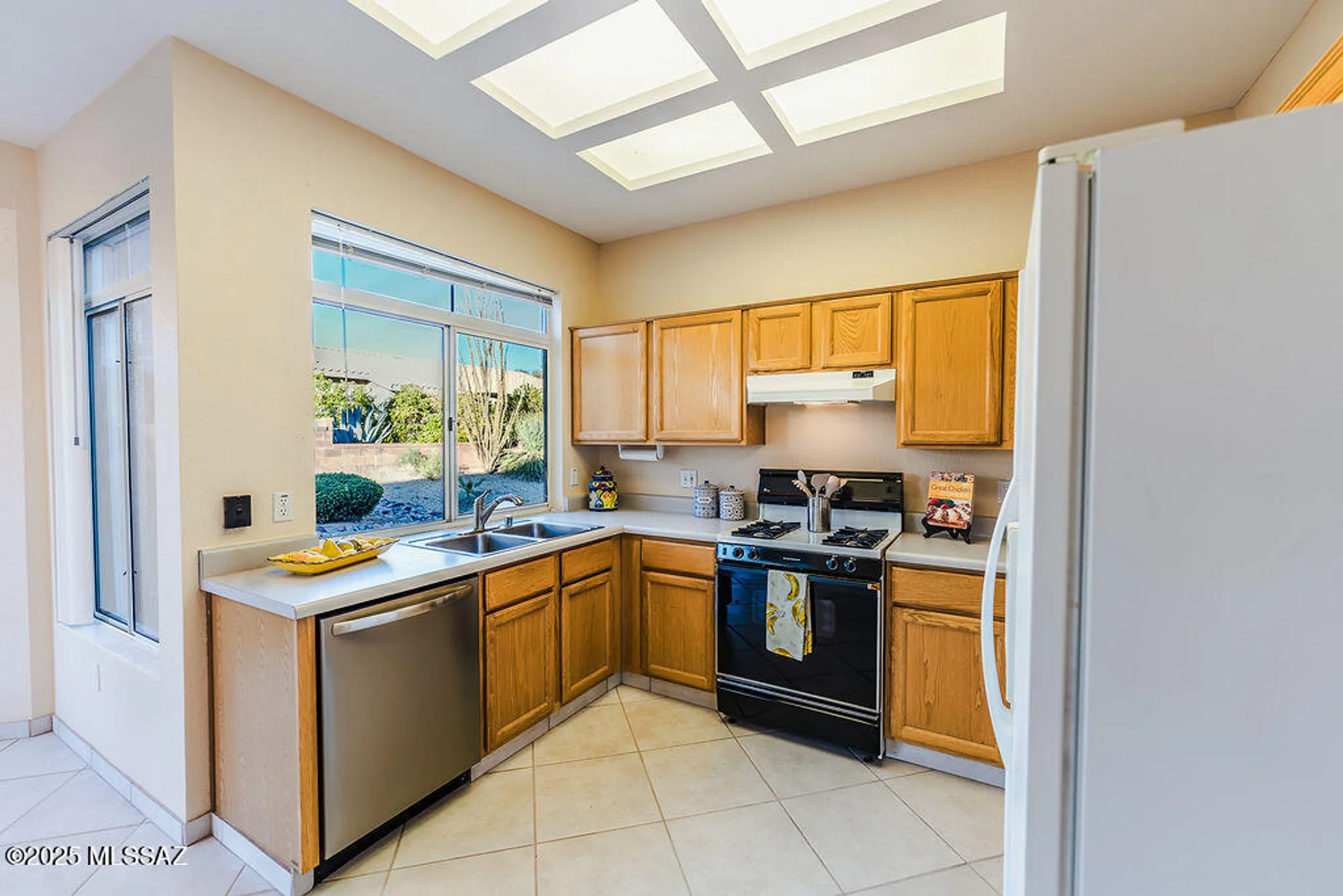 Property Slideshow image 13 of 34 | 1329 e royal ridge dr, Oro Valley, AZ, 85755