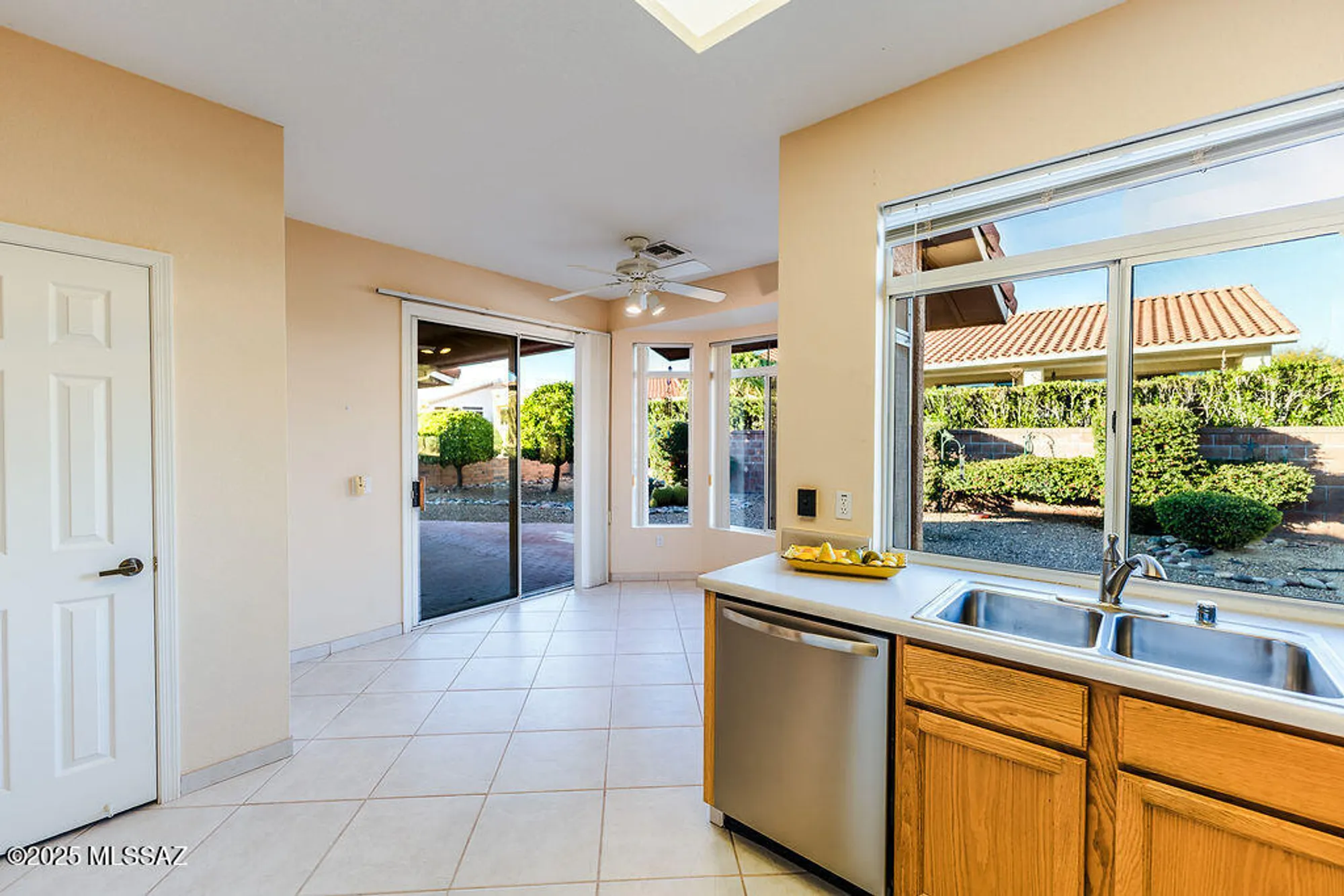 Property Slideshow image 14 of 34 | 1329 e royal ridge dr, Oro Valley, AZ, 85755